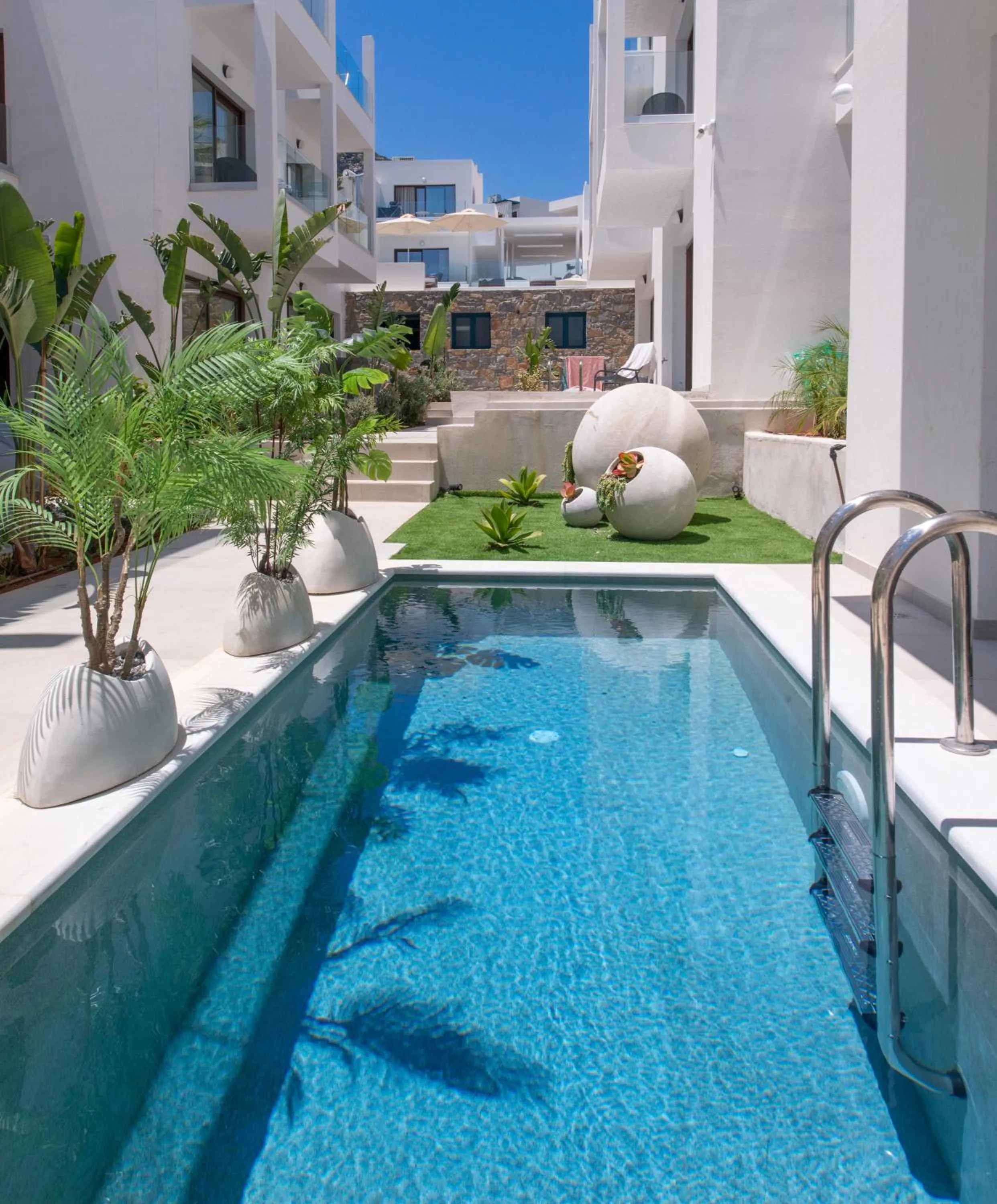 Property building, Swimming Pool in Bita Hubs