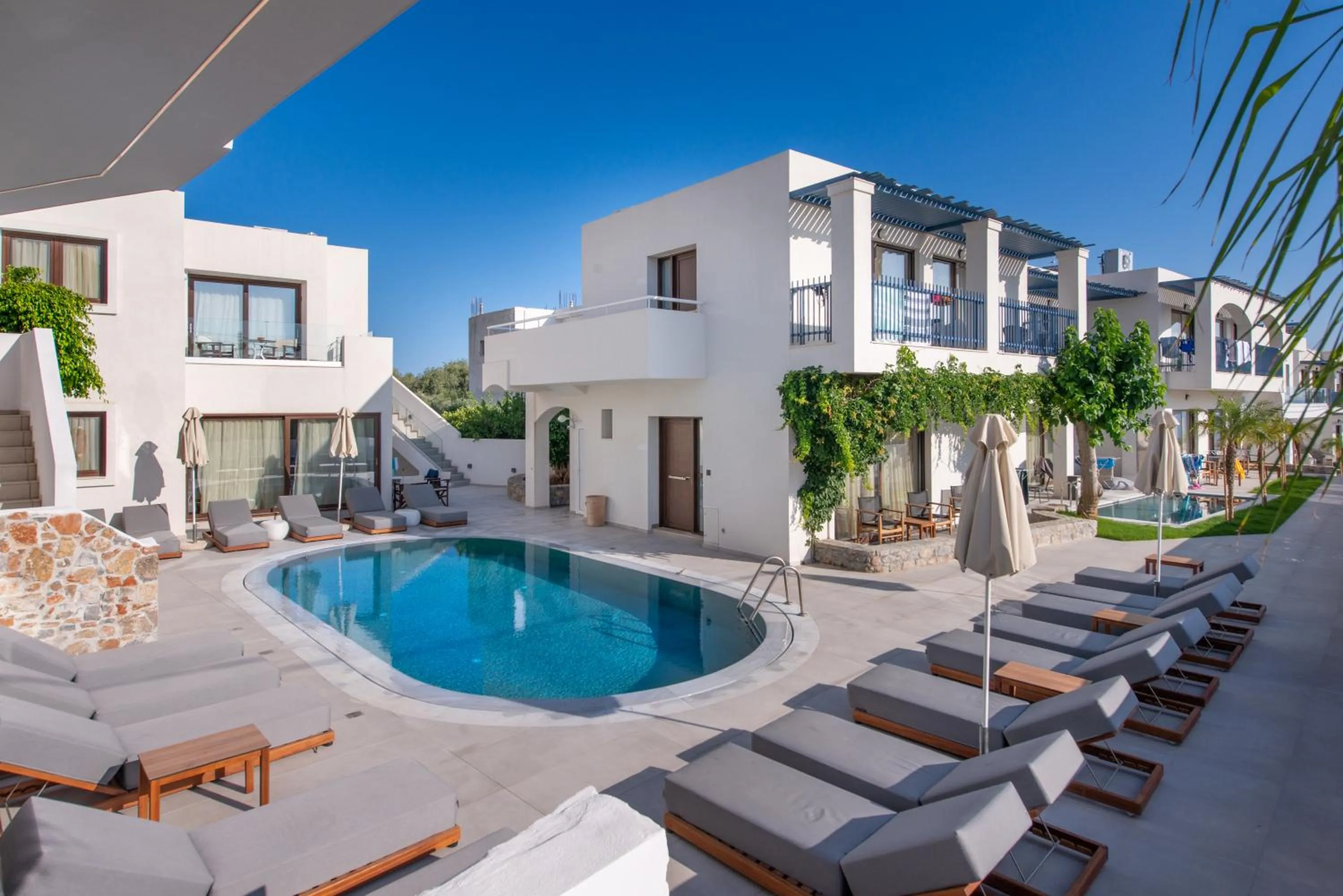 Property building, Swimming Pool in Bita Hubs