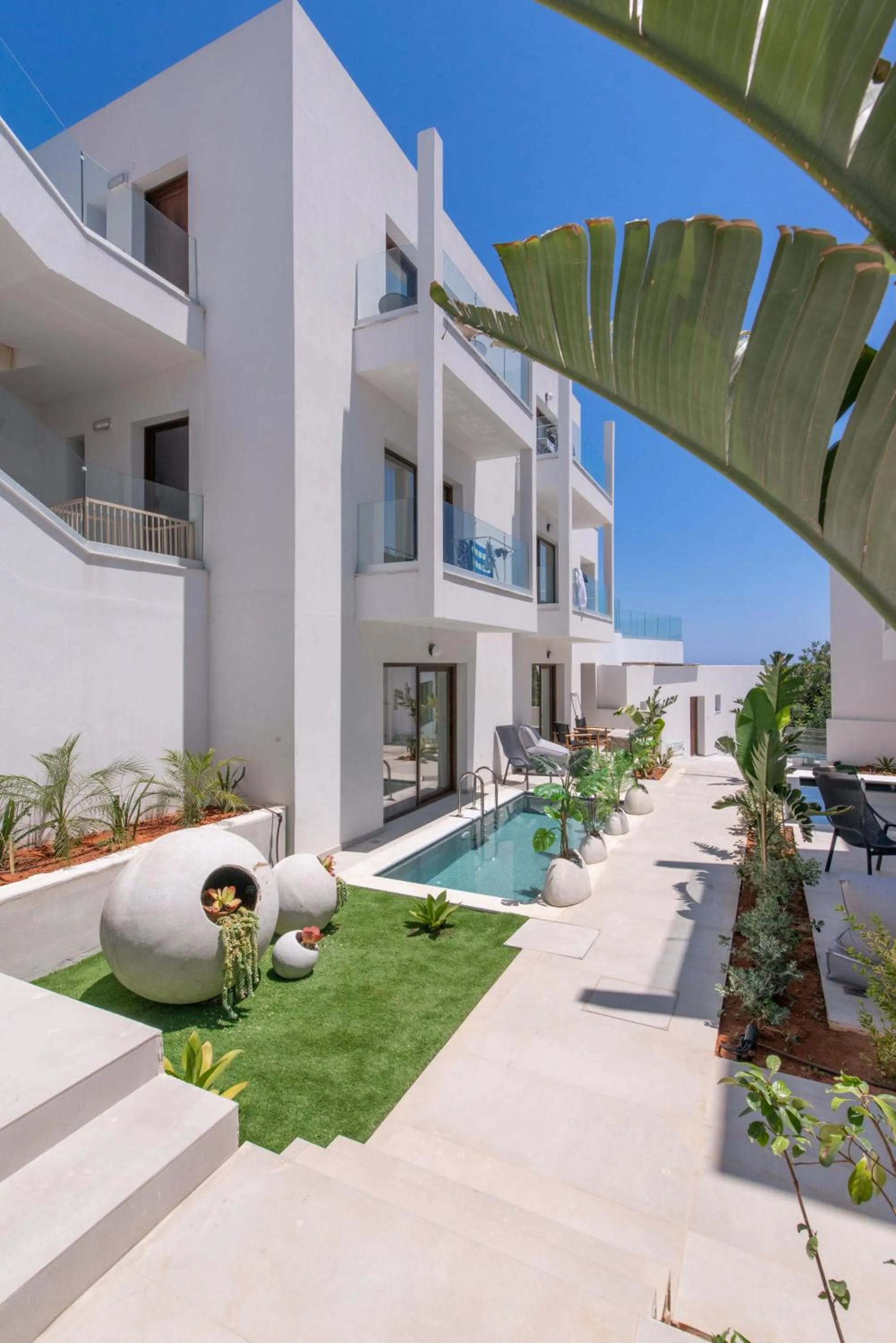 Property building, Swimming Pool in Bita Hubs