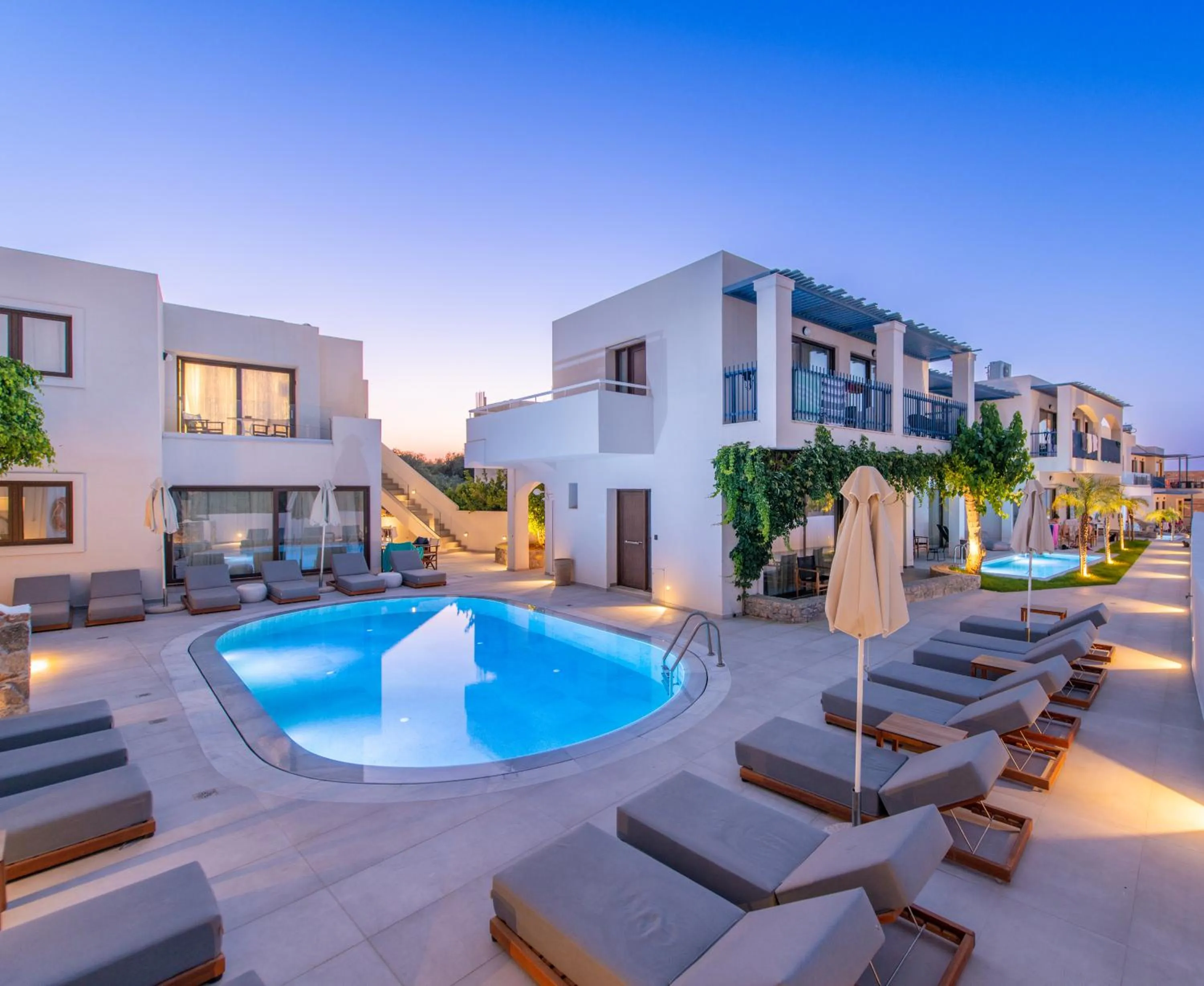 Property building, Swimming Pool in Bita Hubs