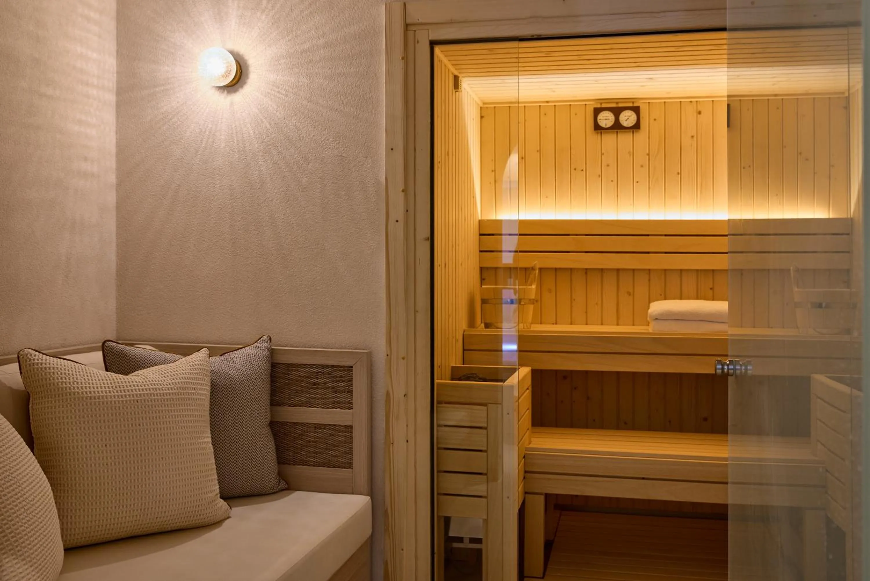 Sauna, Bed in Lucy Hotel
