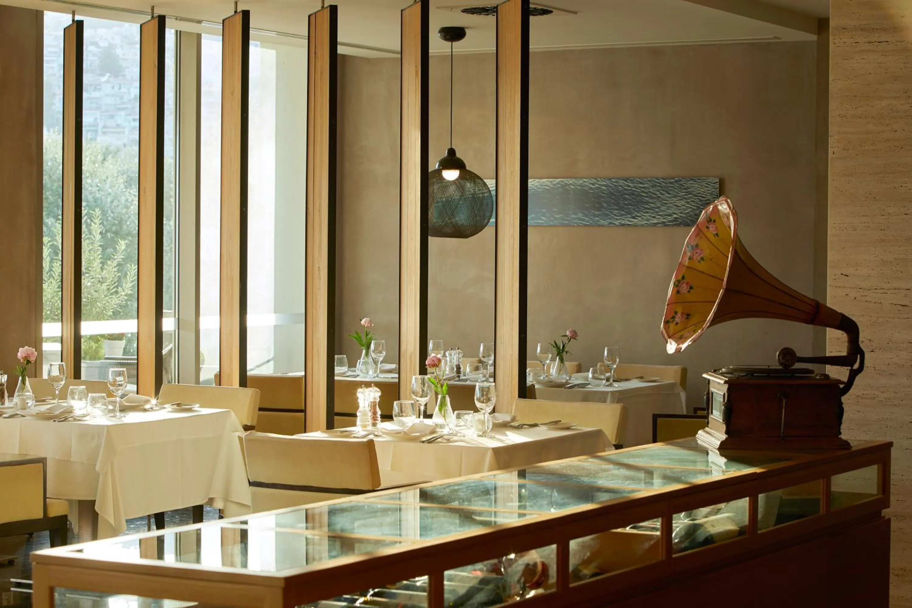 Restaurant/places to eat in Lucy Hotel