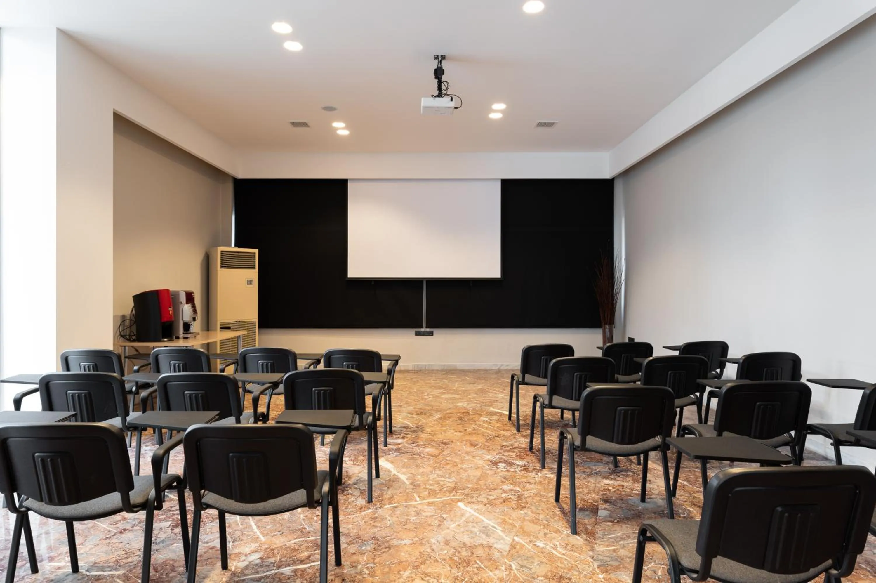 TV and multimedia in Nestos Hotel