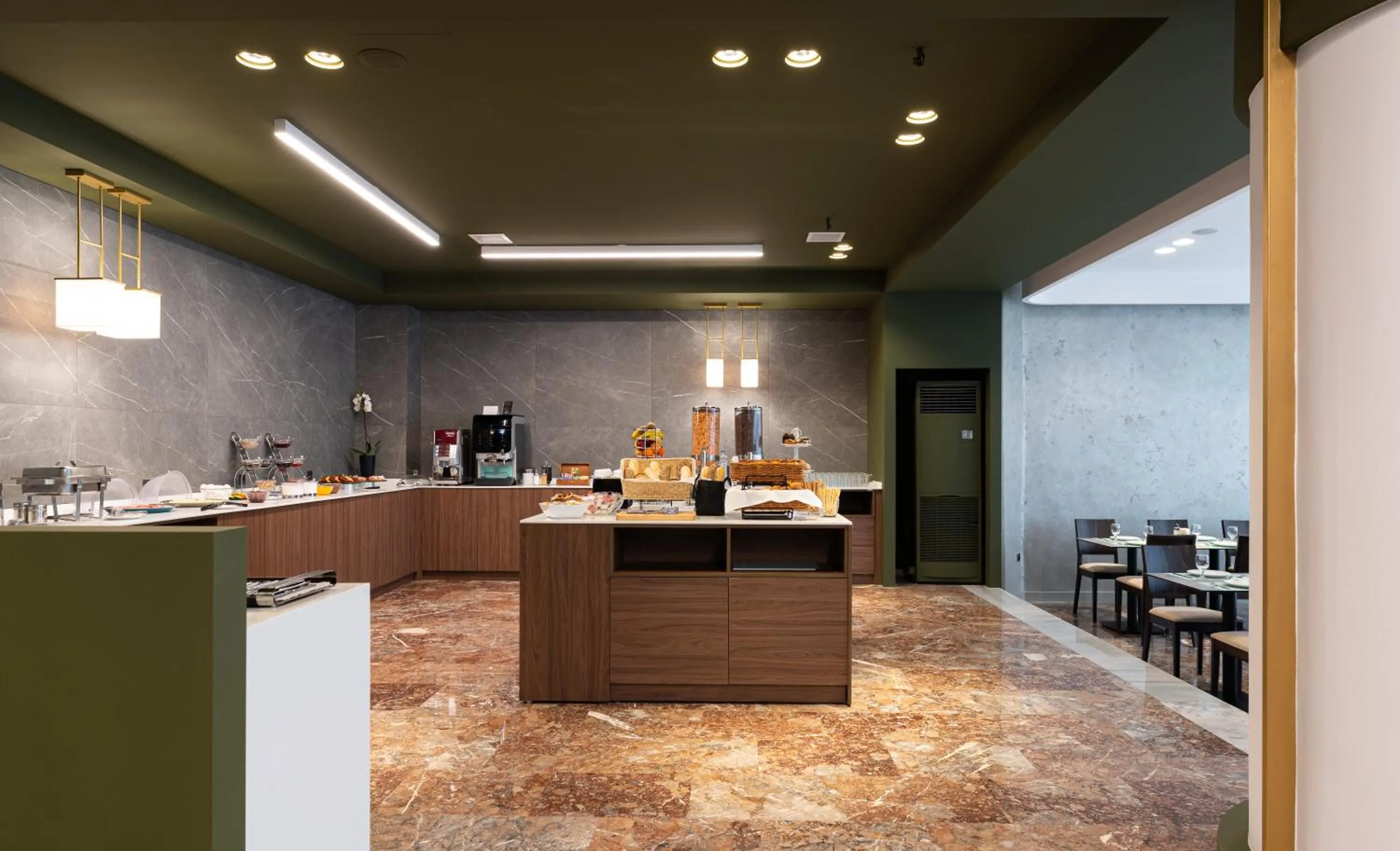 Restaurant/places to eat in Nestos Hotel