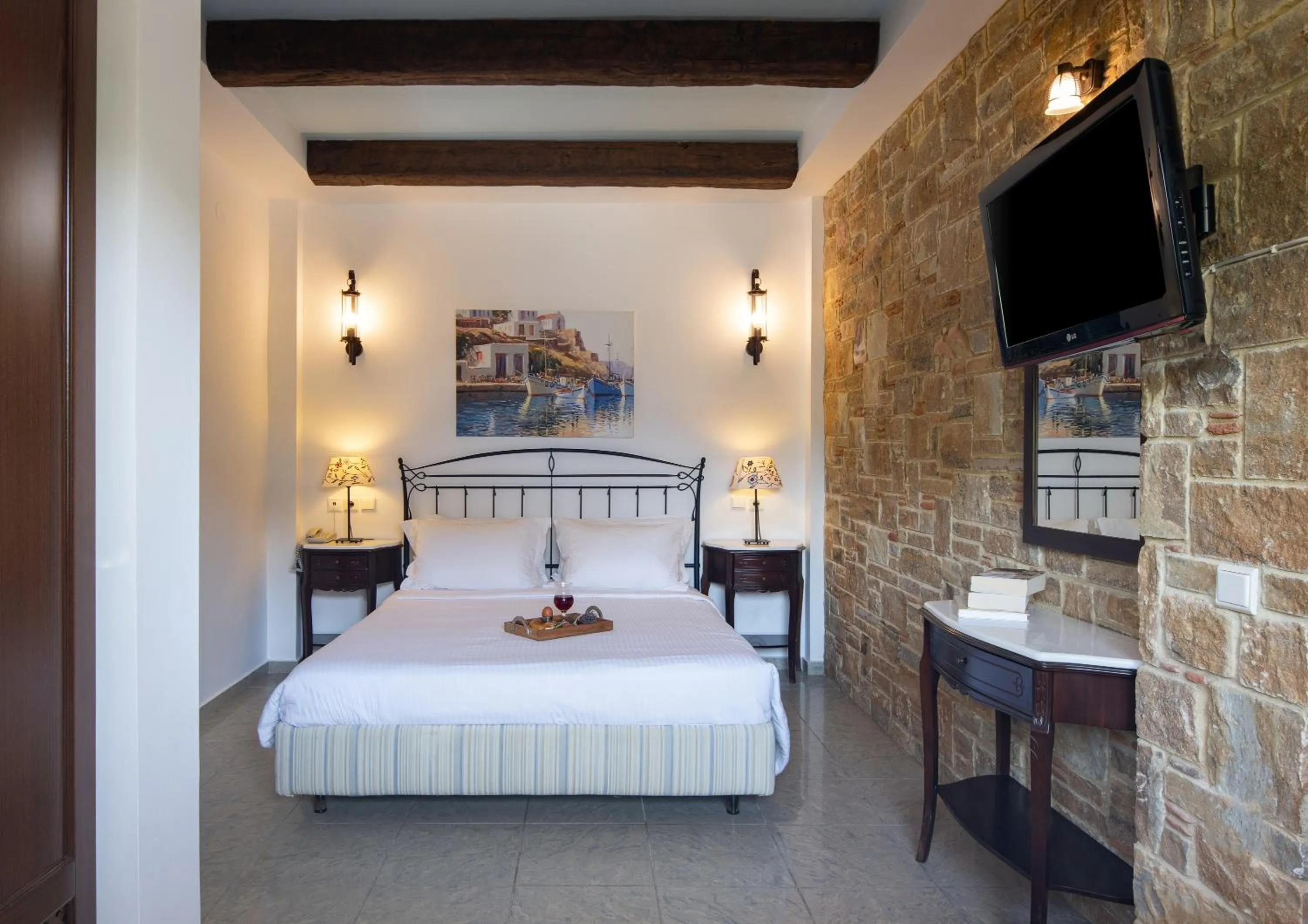 Bed in Antigoni Seaside Resort