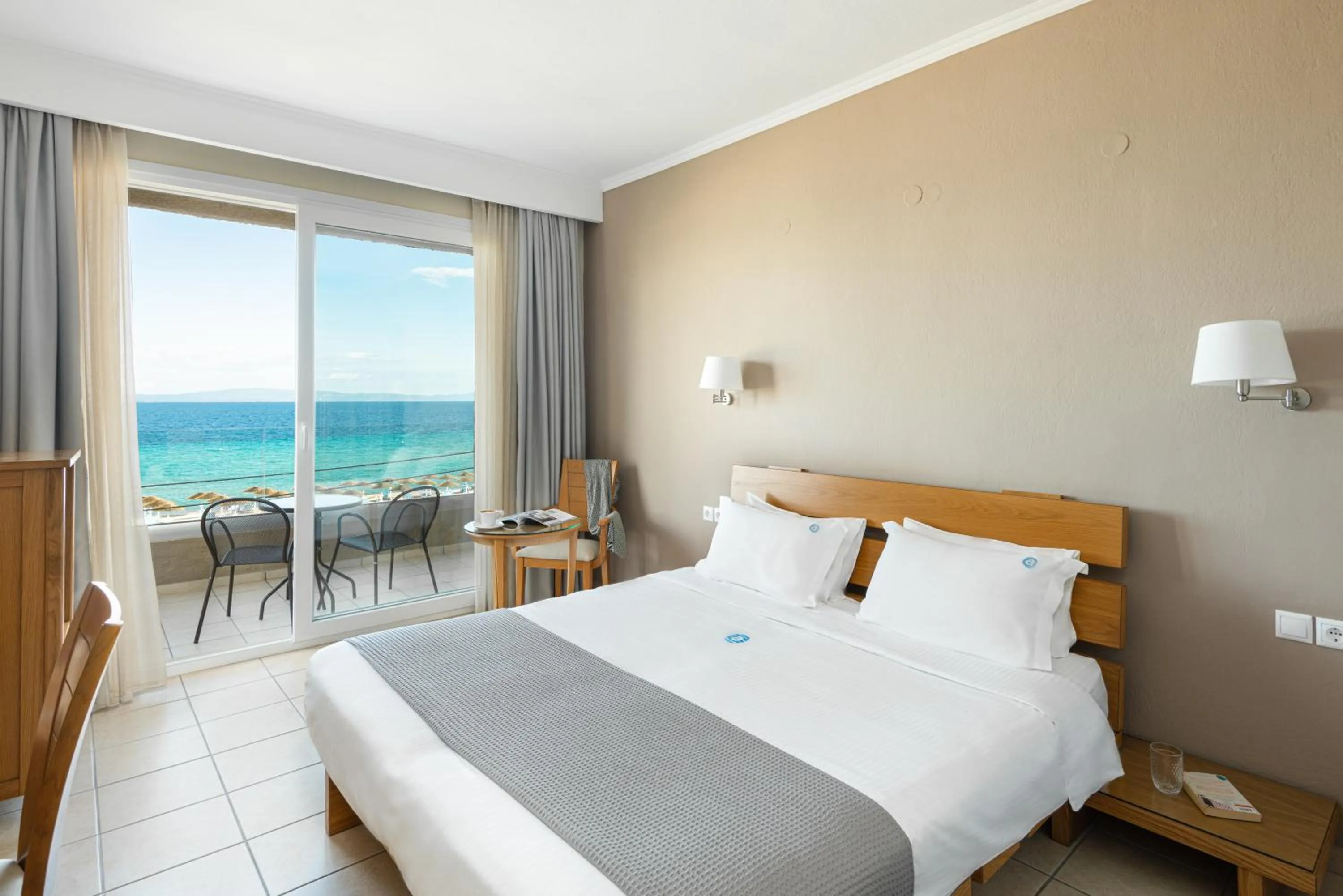 Property building, Bed in Antigoni Seaside Resort