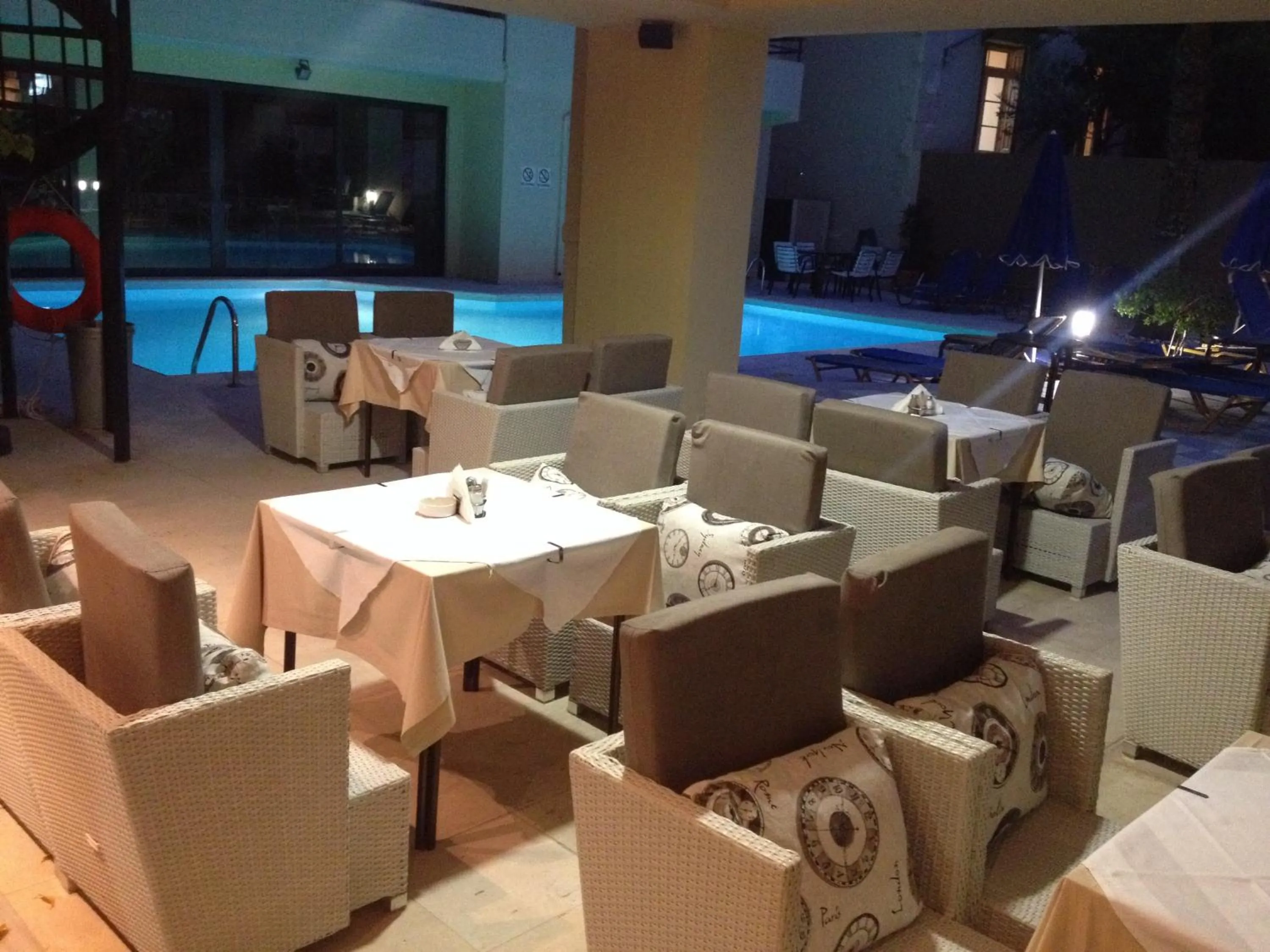 Restaurant/places to eat in Jason Hotel Apartments