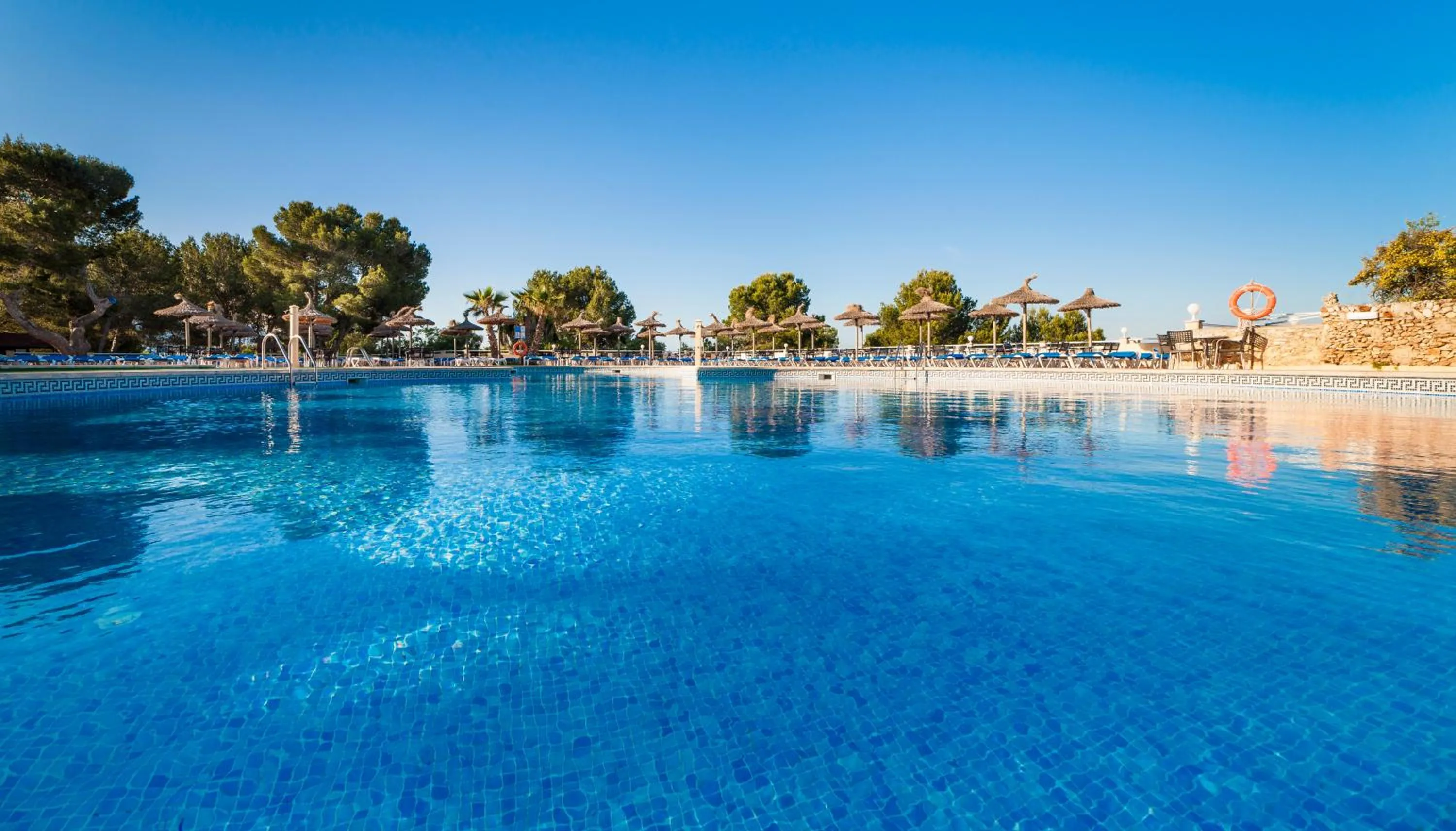 Swimming pool in Globales Samoa