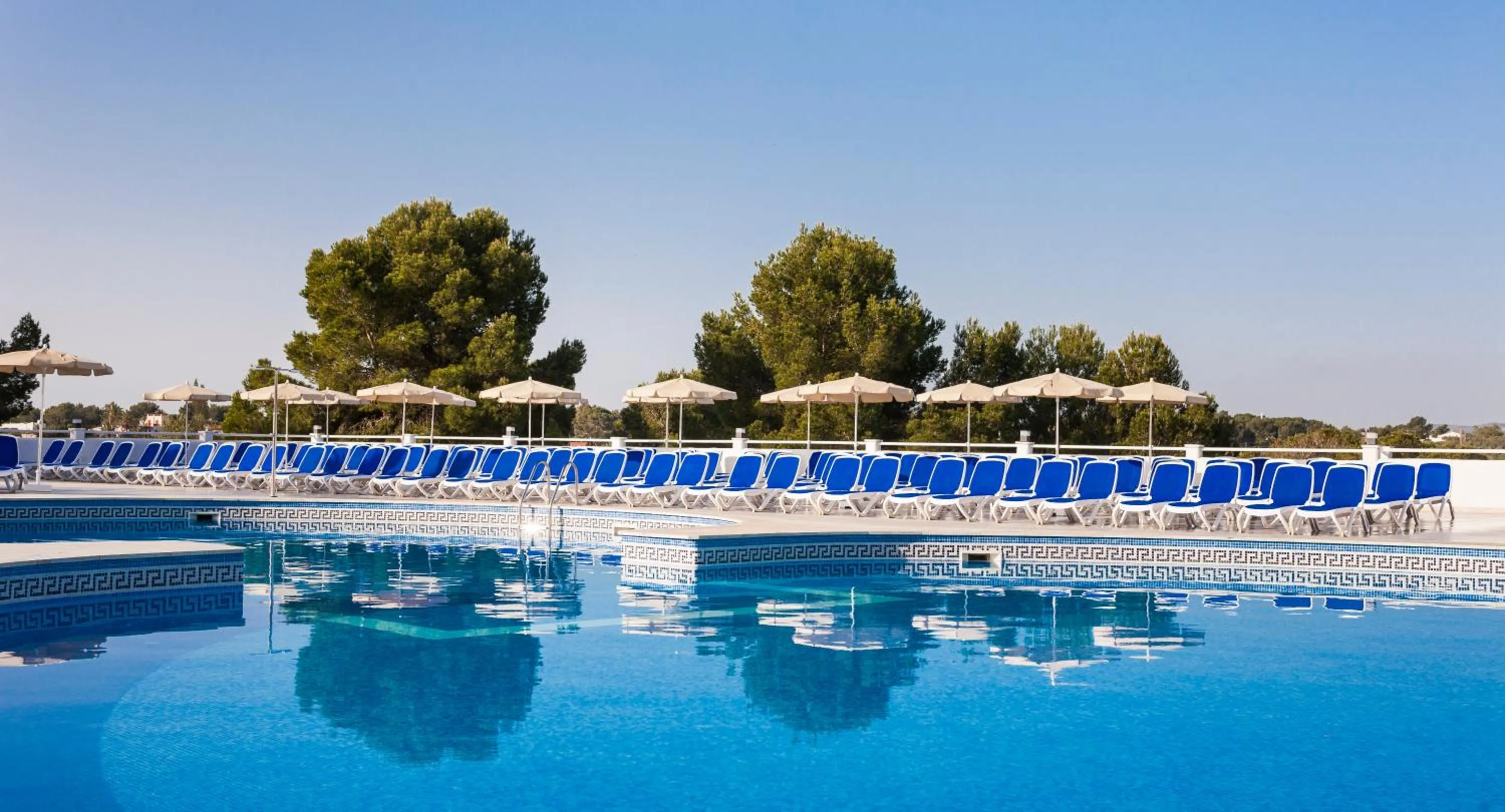 Swimming pool in Globales Samoa