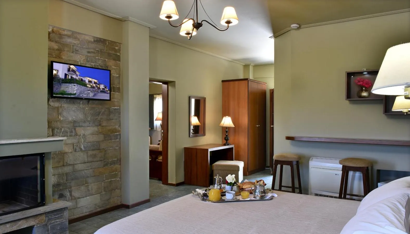 flat iron, Bed in Hotel Pelion Resort