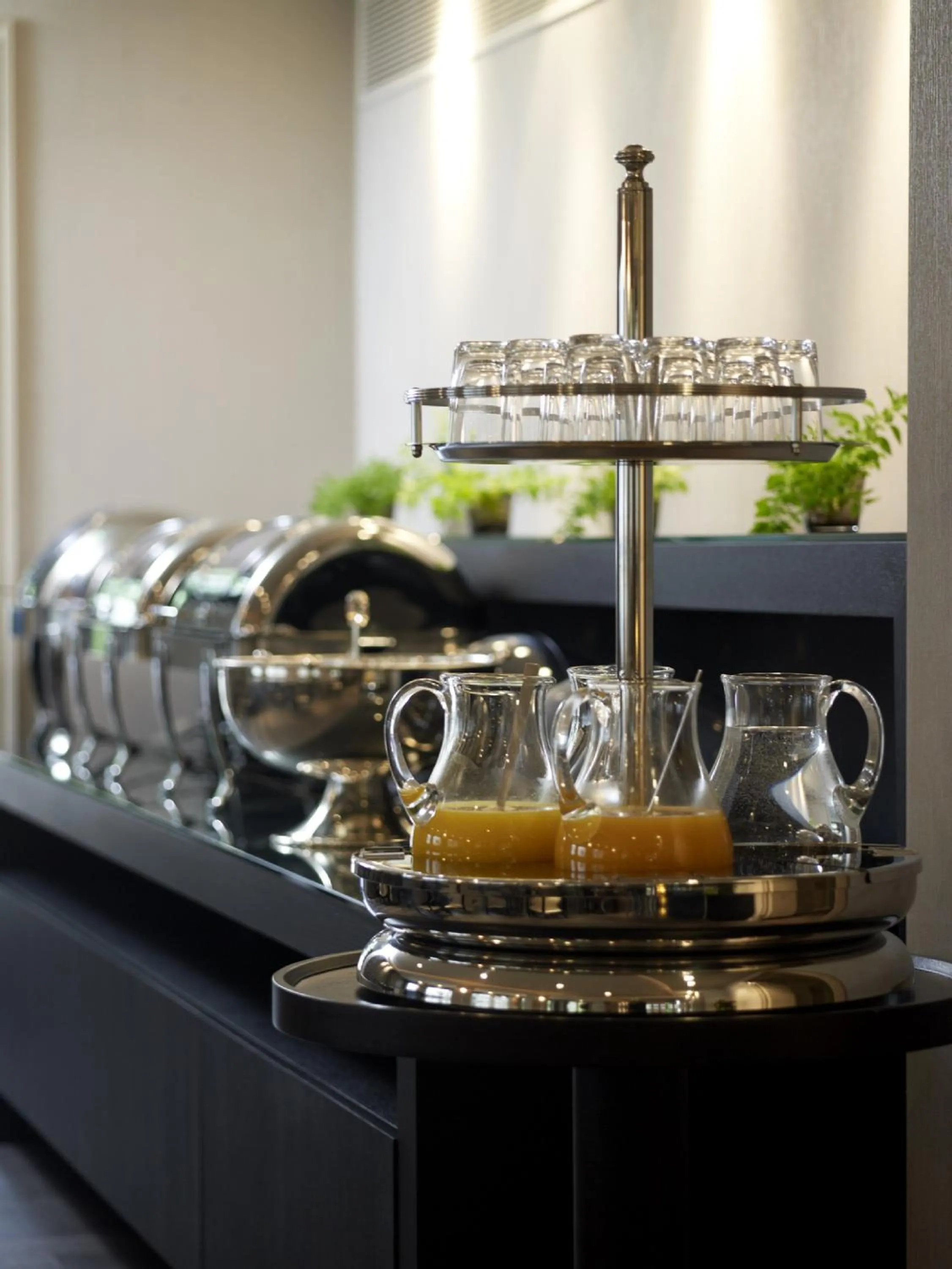 Restaurant/places to eat in The Y Hotel