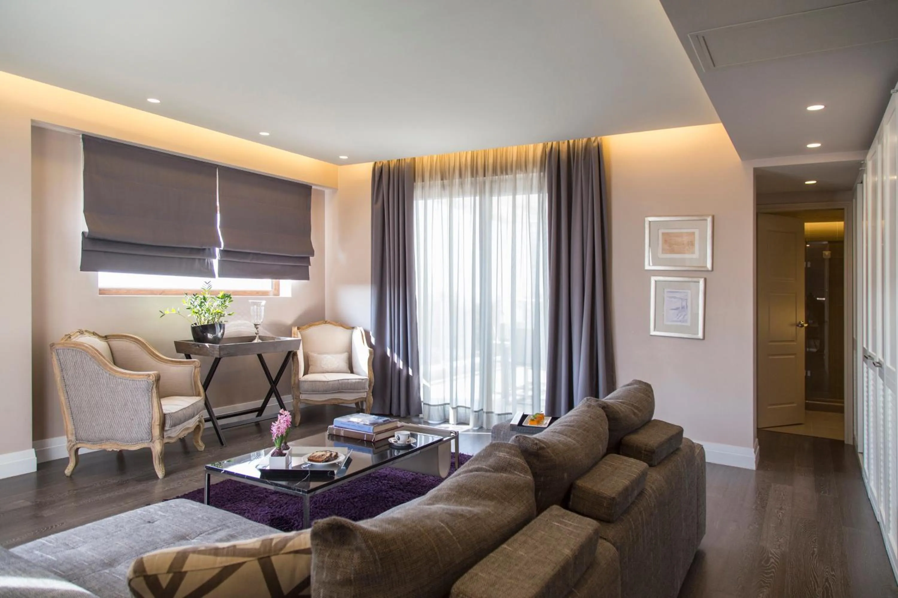 Photo of the whole room in The Y Hotel