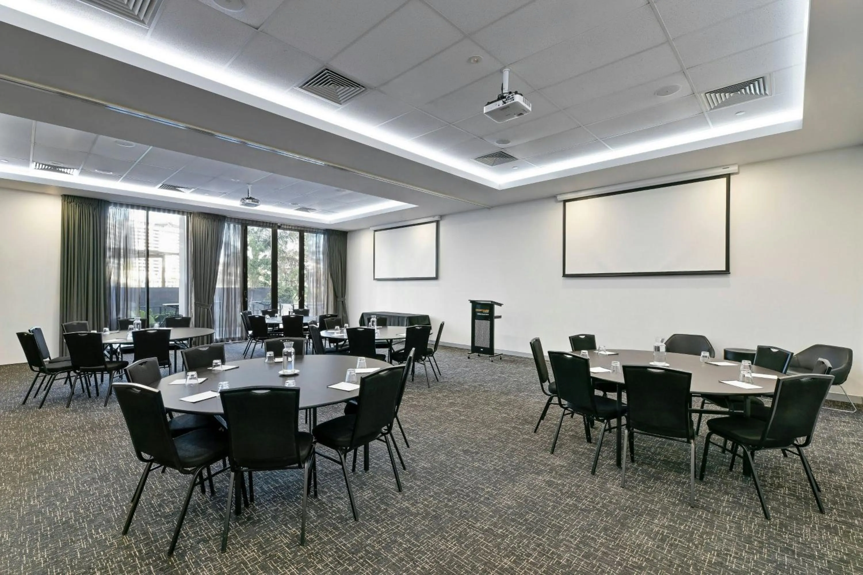 Meeting/conference room in Courtyard by Marriott Brisbane South Bank