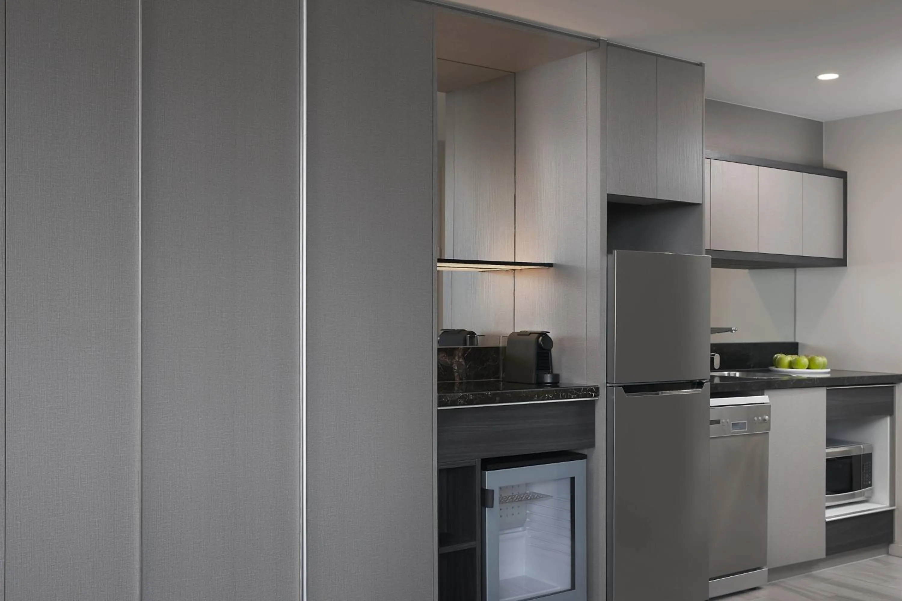 Kitchen or kitchenette in Courtyard by Marriott Brisbane South Bank