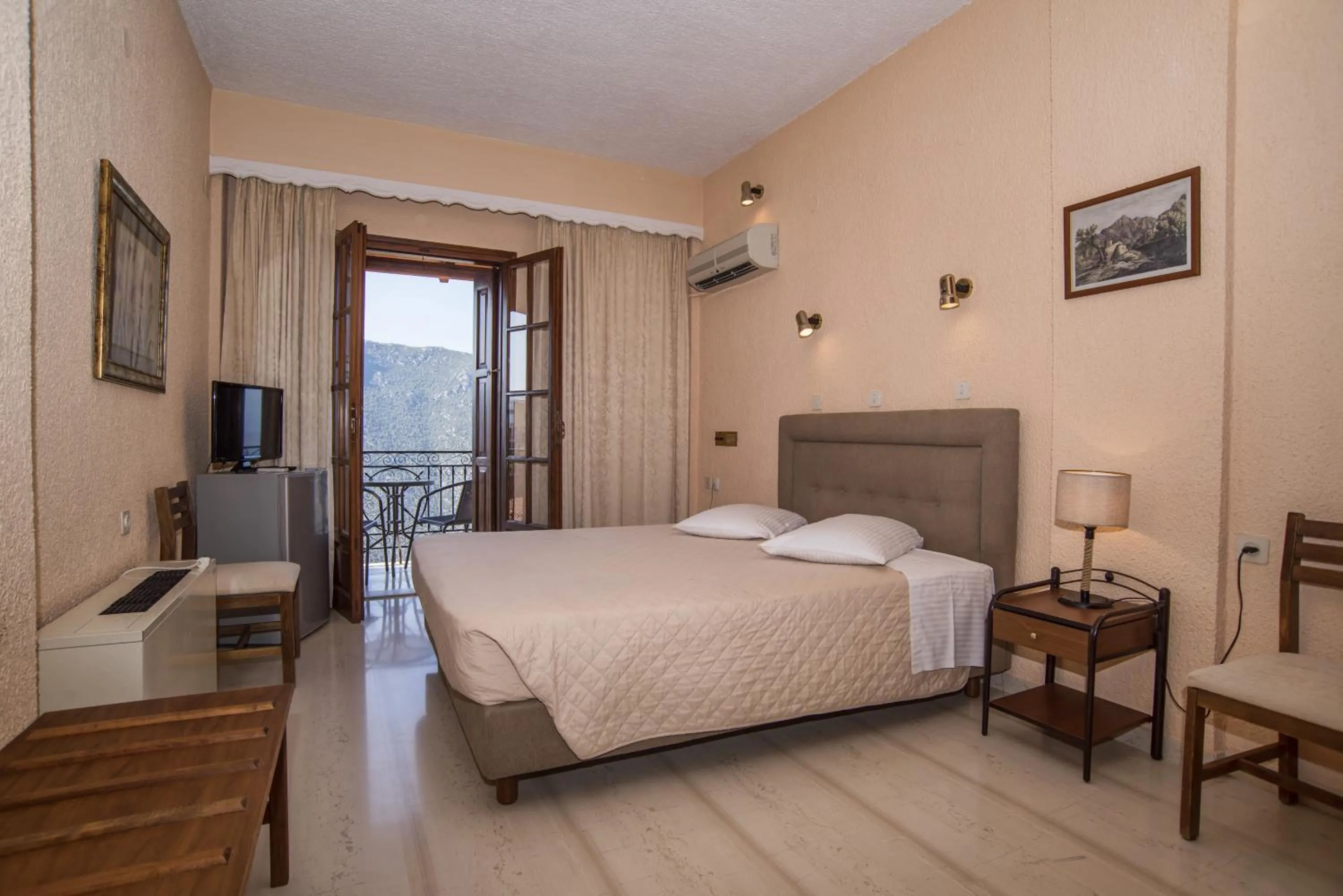 Bed in Olympic Hotel