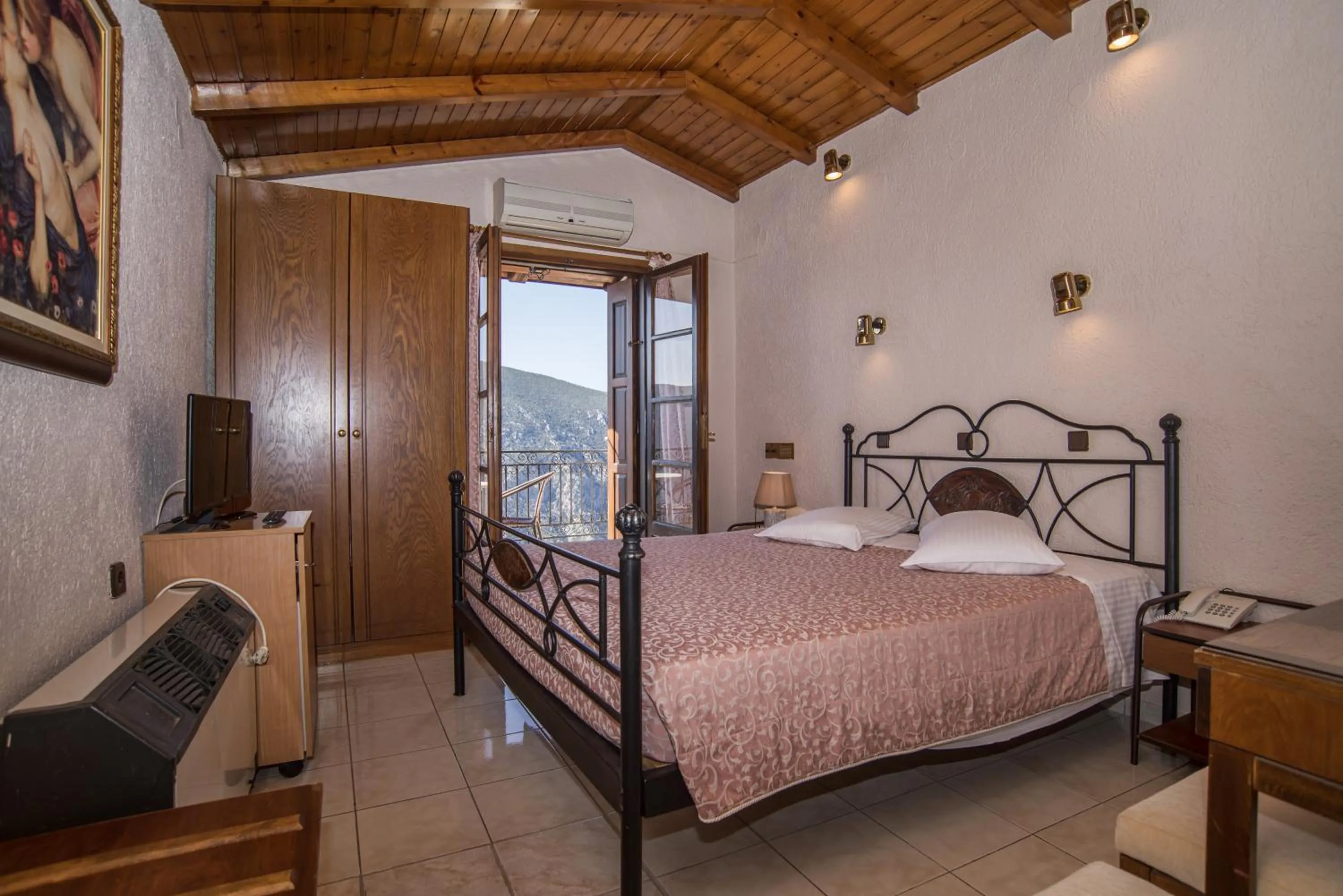 Bed in Olympic Hotel