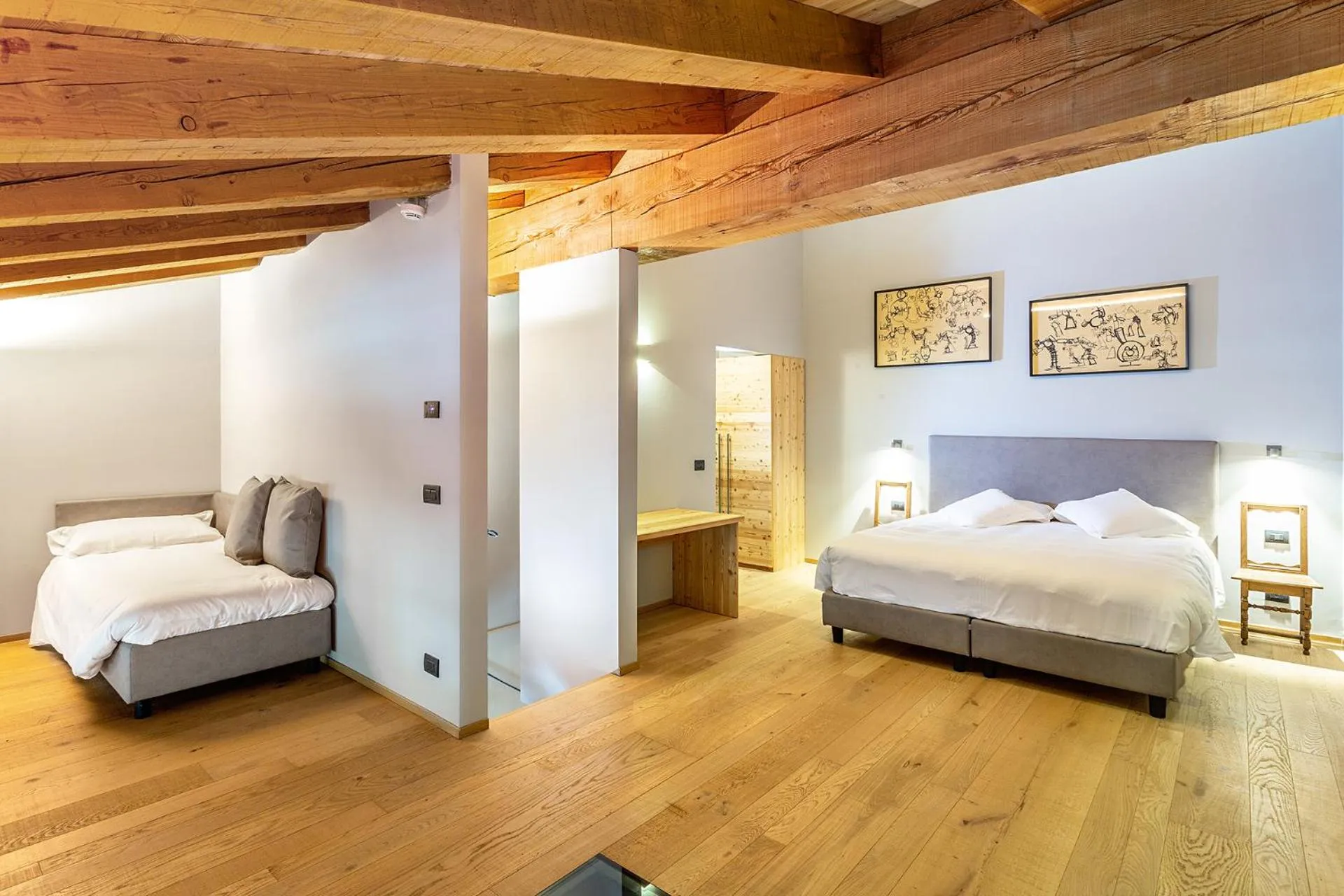 Bedroom, Bed in Aux Pieds du Roi - Suite & Spa