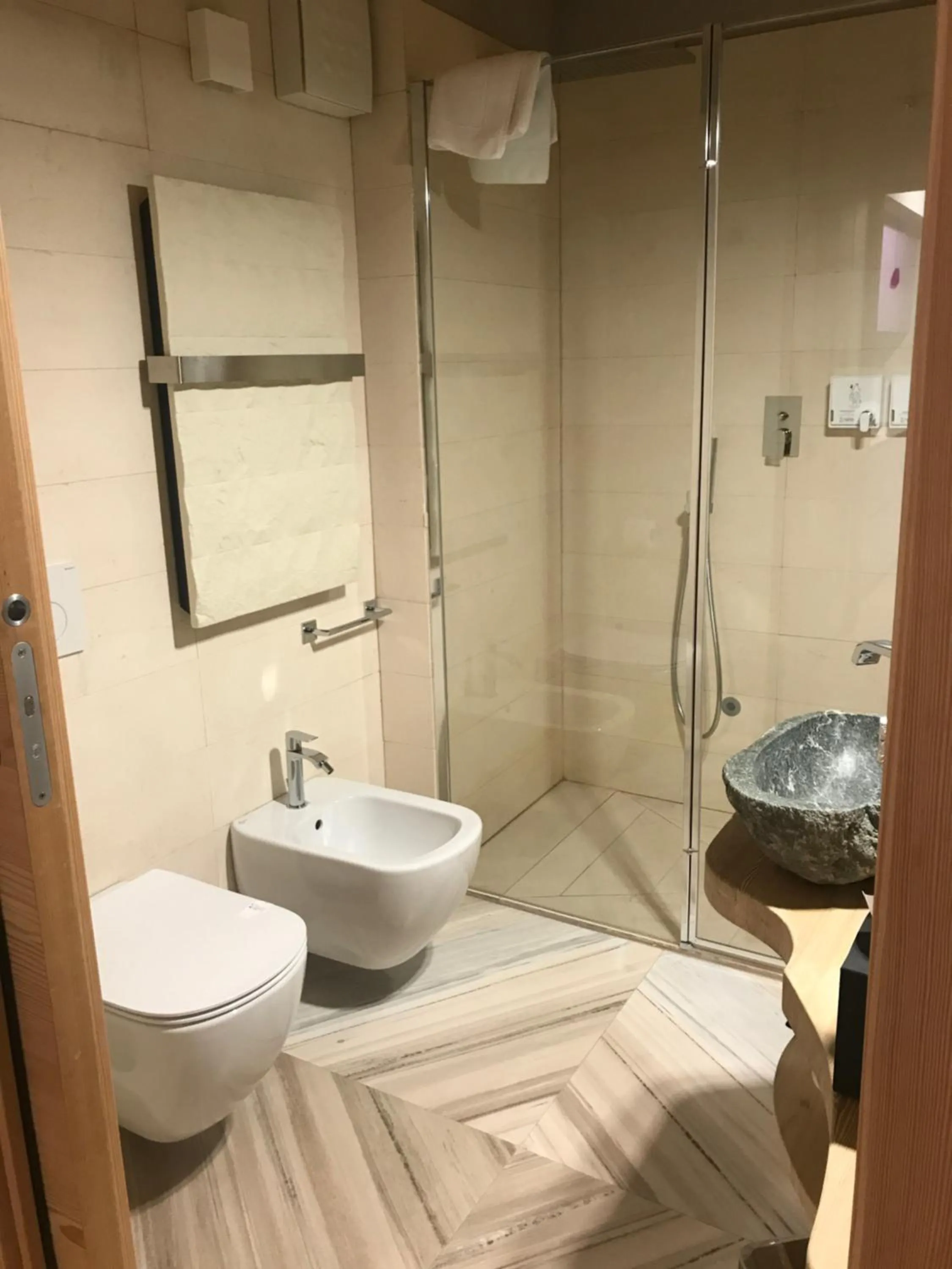 Bathroom in Aux Pieds du Roi - Suite & Spa