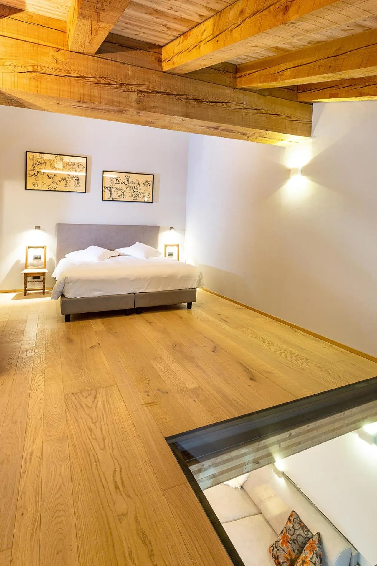 Bedroom, Bed in Aux Pieds du Roi - Suite & Spa