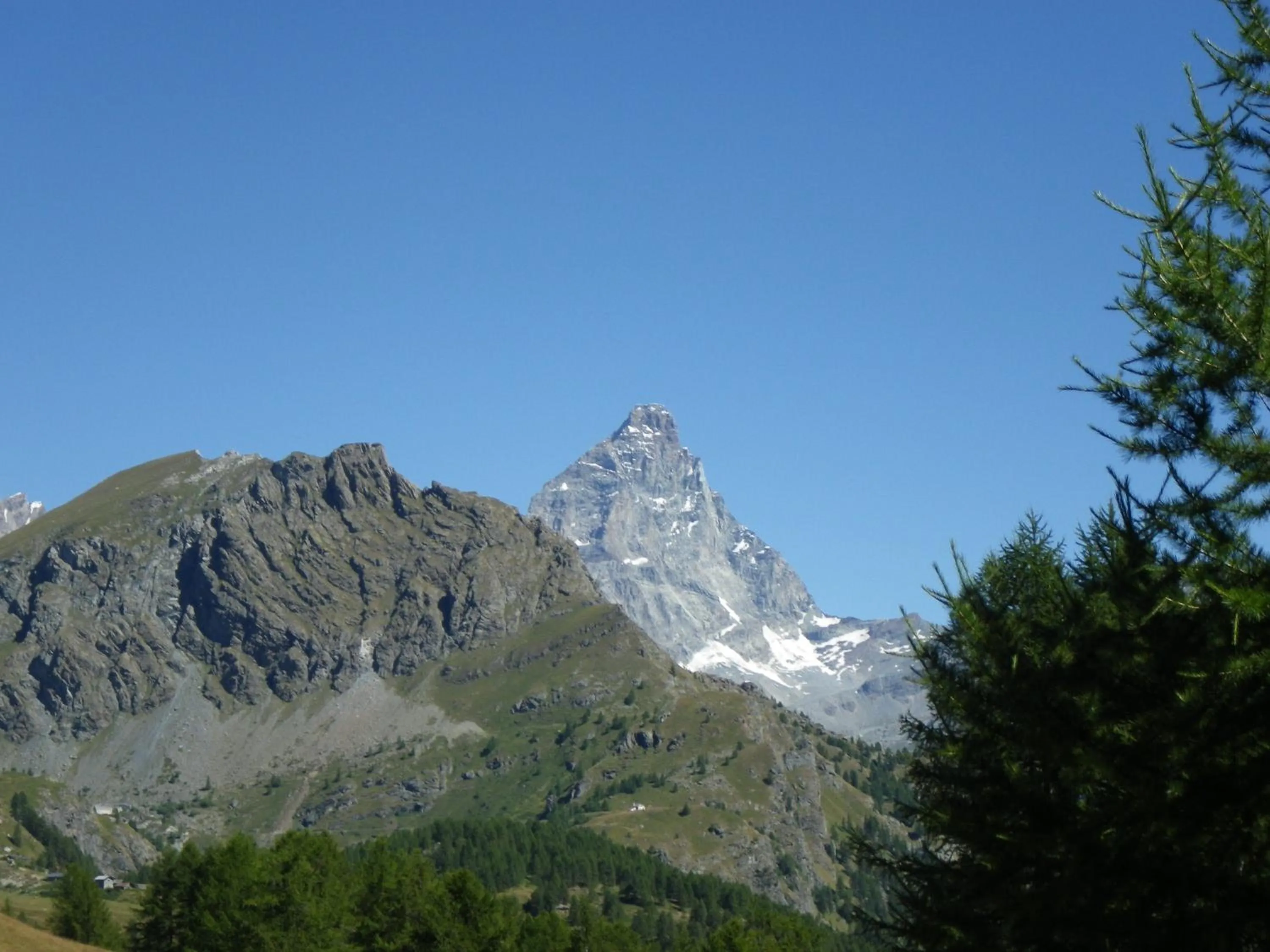 Hiking in Aux Pieds du Roi - Suite & Spa