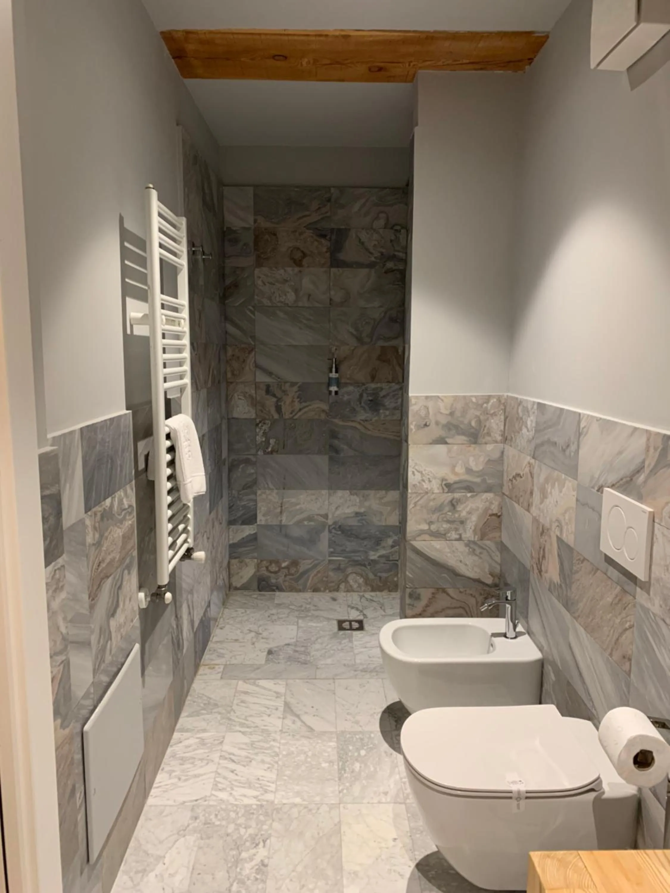 Bathroom in Aux Pieds du Roi - Suite & Spa