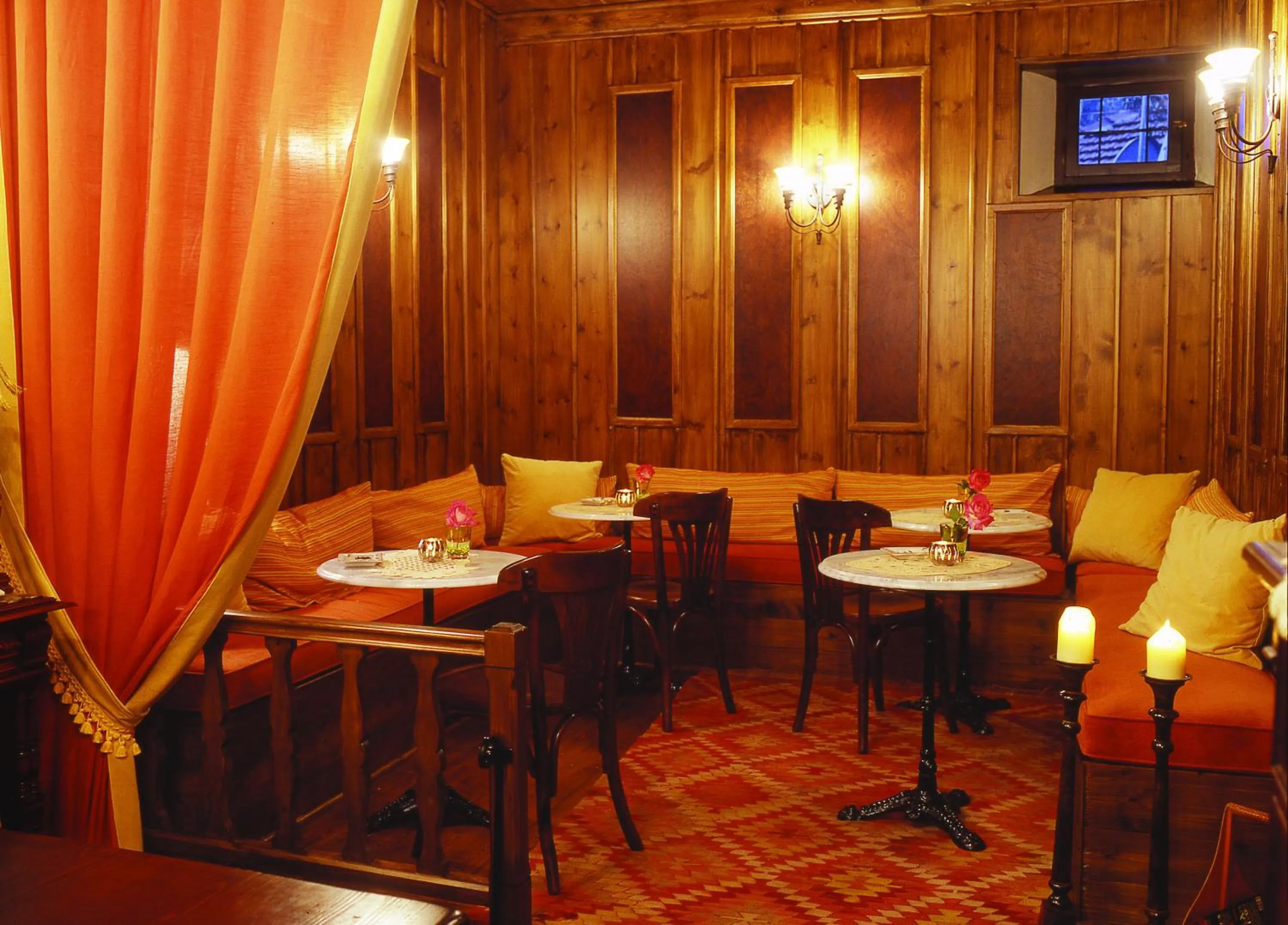 Restaurant/places to eat in Santikos Mansion, Santikos Collection