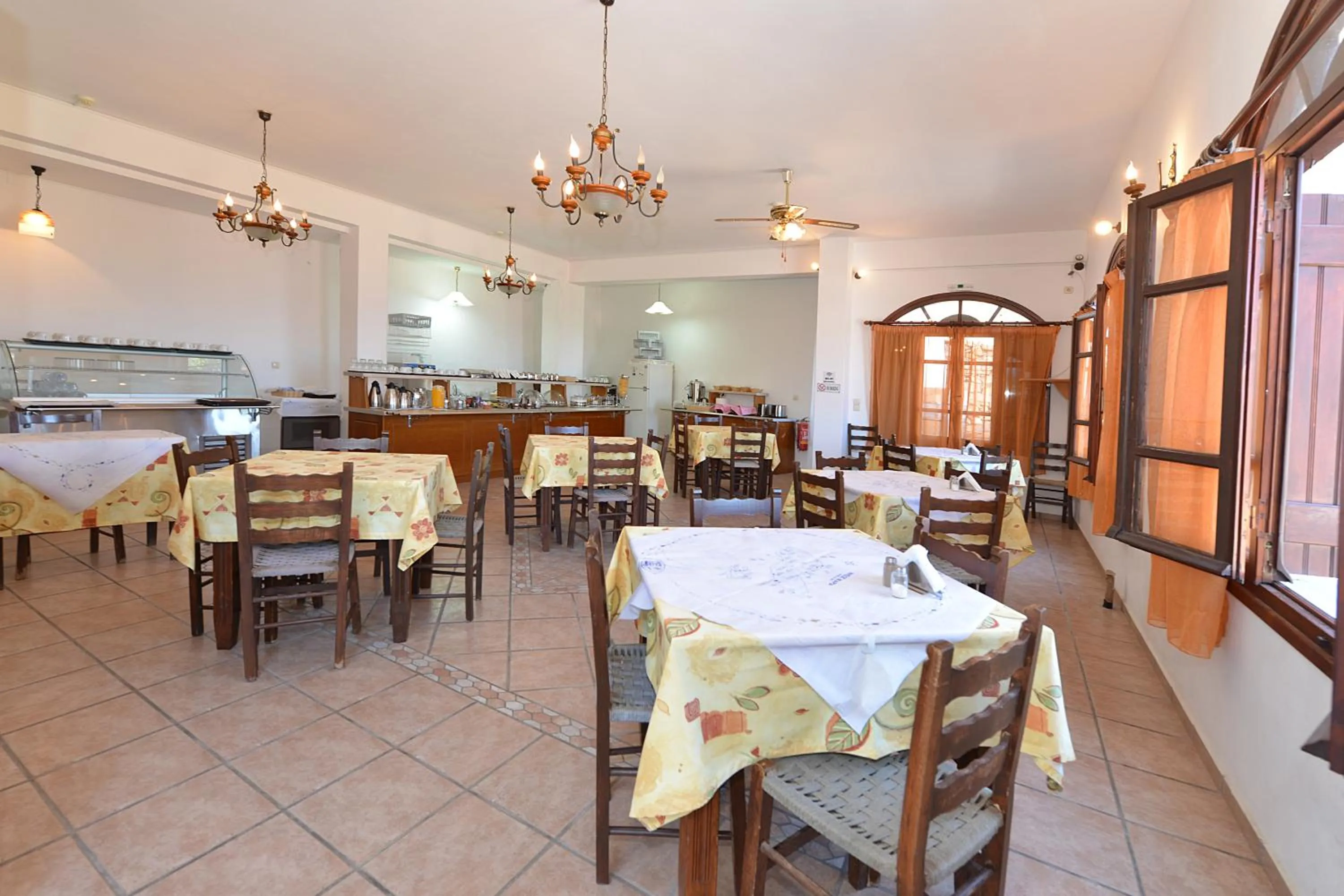 Restaurant/places to eat in Ikaros Star Hotel