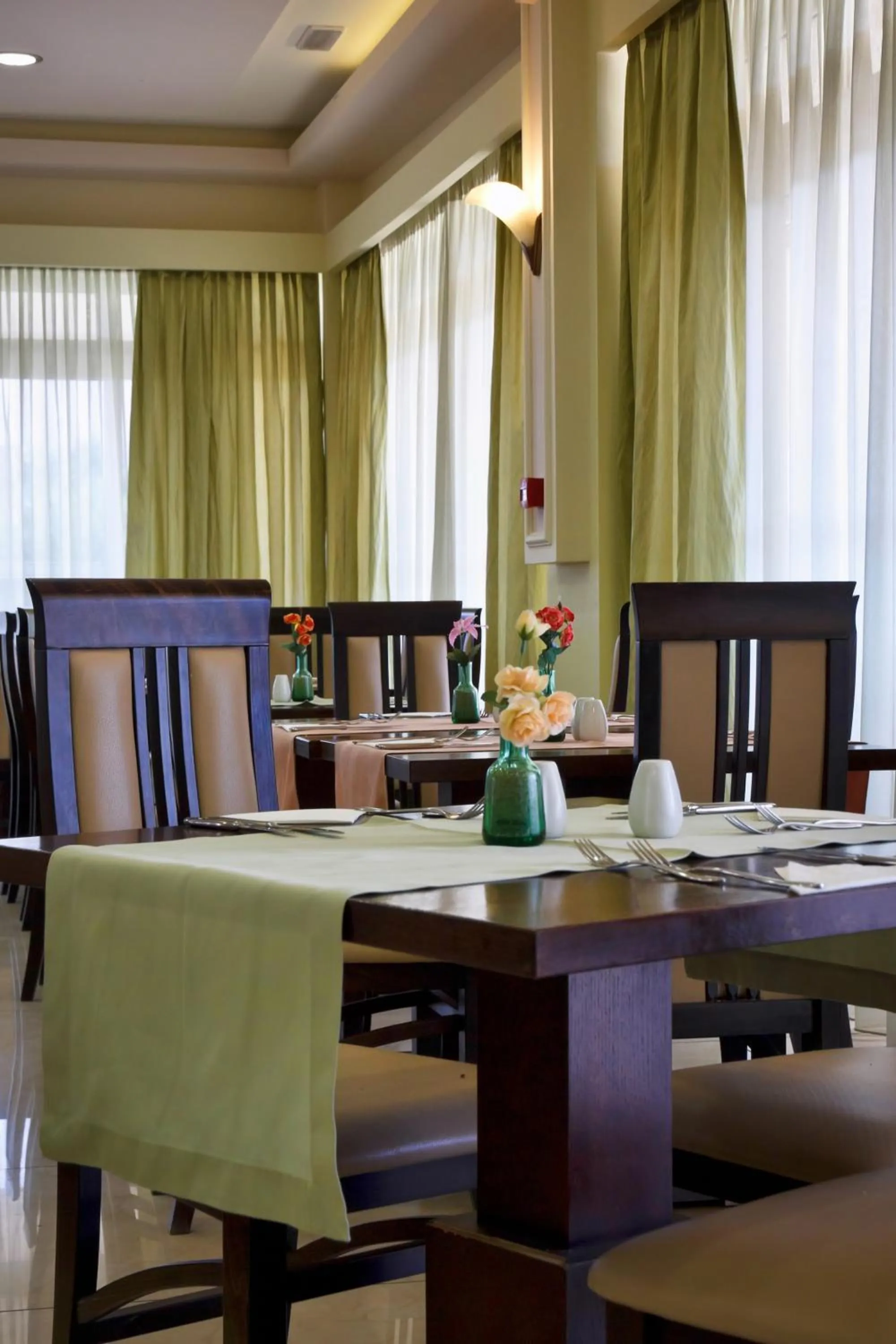 Restaurant/places to eat in Gaia Palace