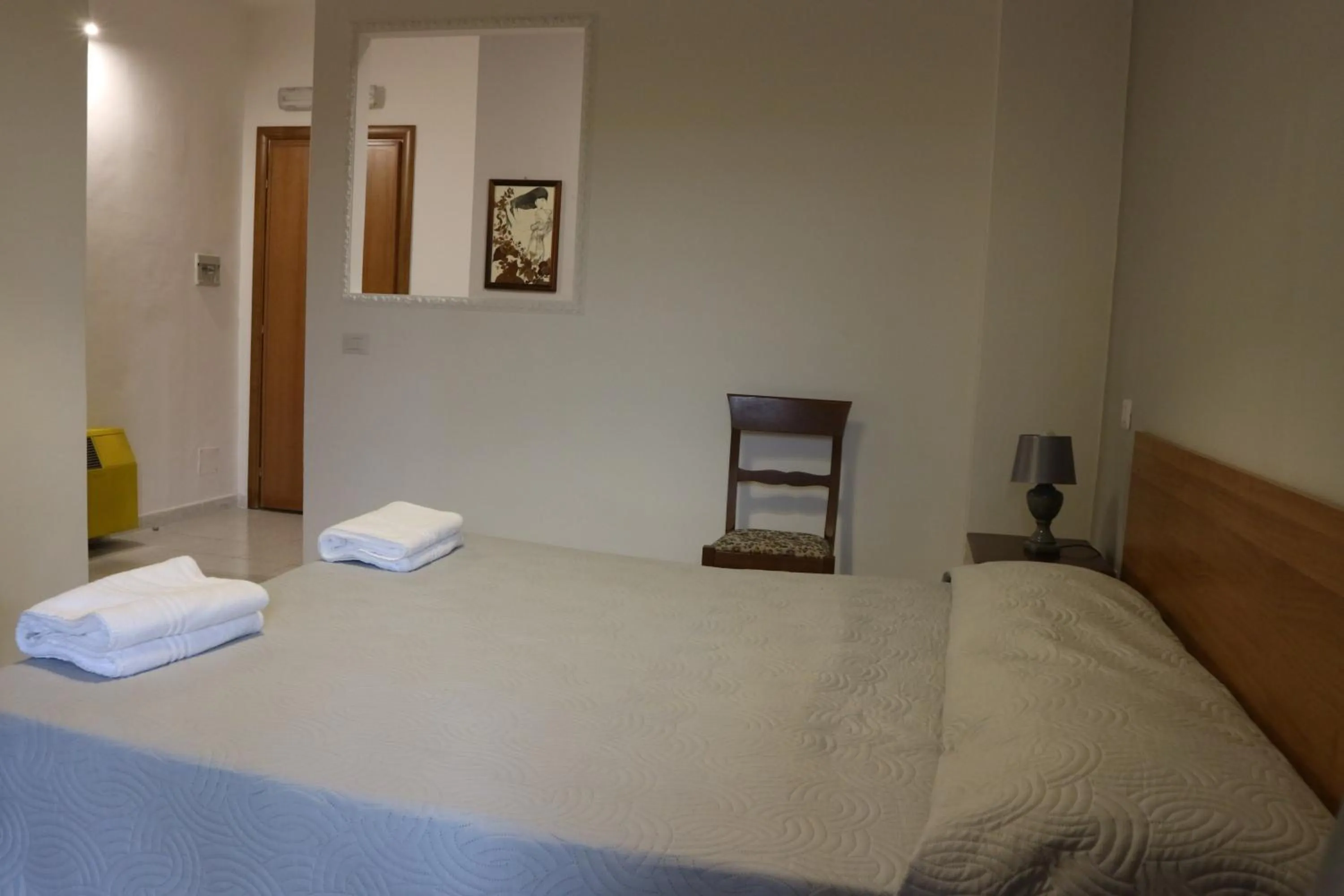 Photo of the whole room, Bed in Hotel Viterbo Inn
