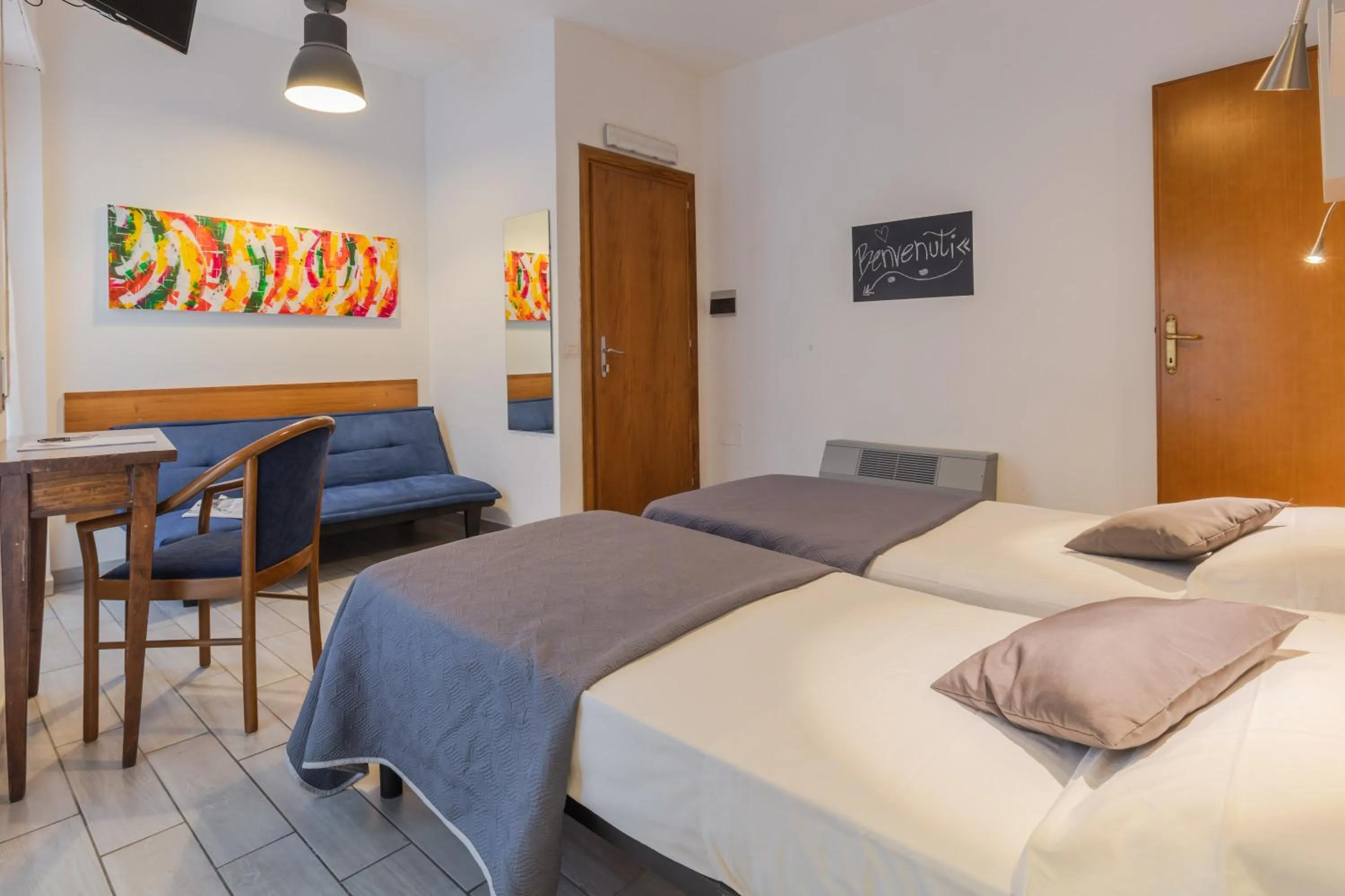 Photo of the whole room, Bed in Hotel Viterbo Inn