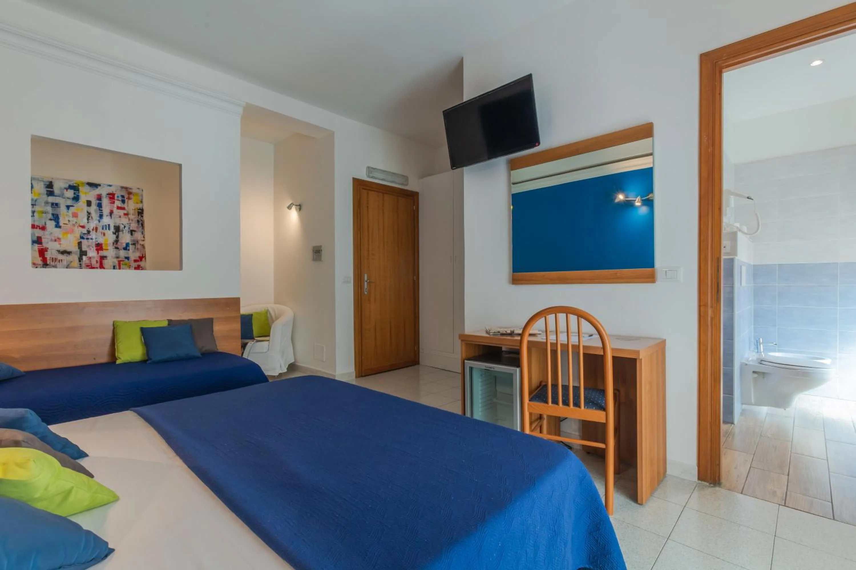 Bathroom, Bed in Hotel Viterbo Inn