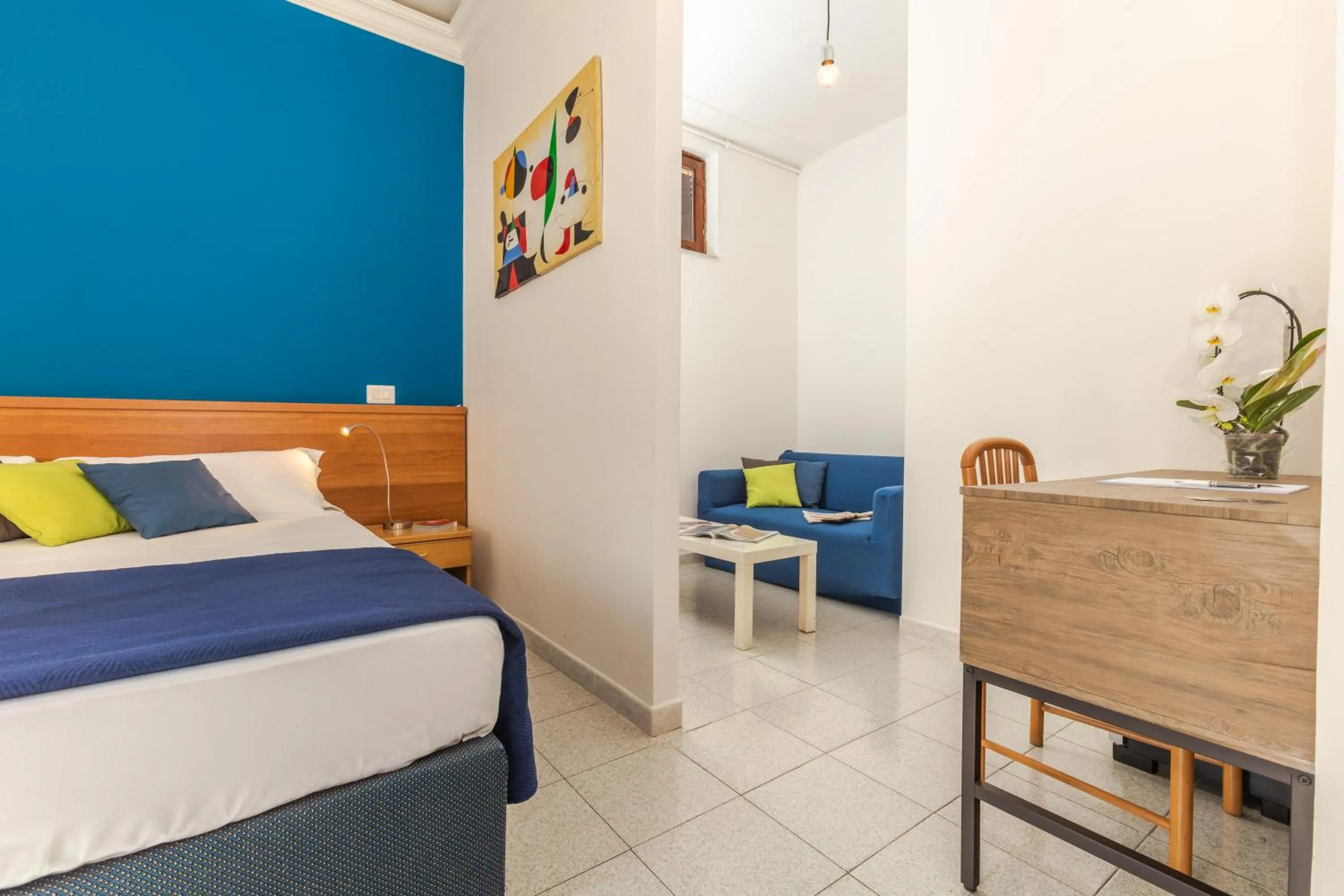 Decorative detail, Bed in Hotel Viterbo Inn