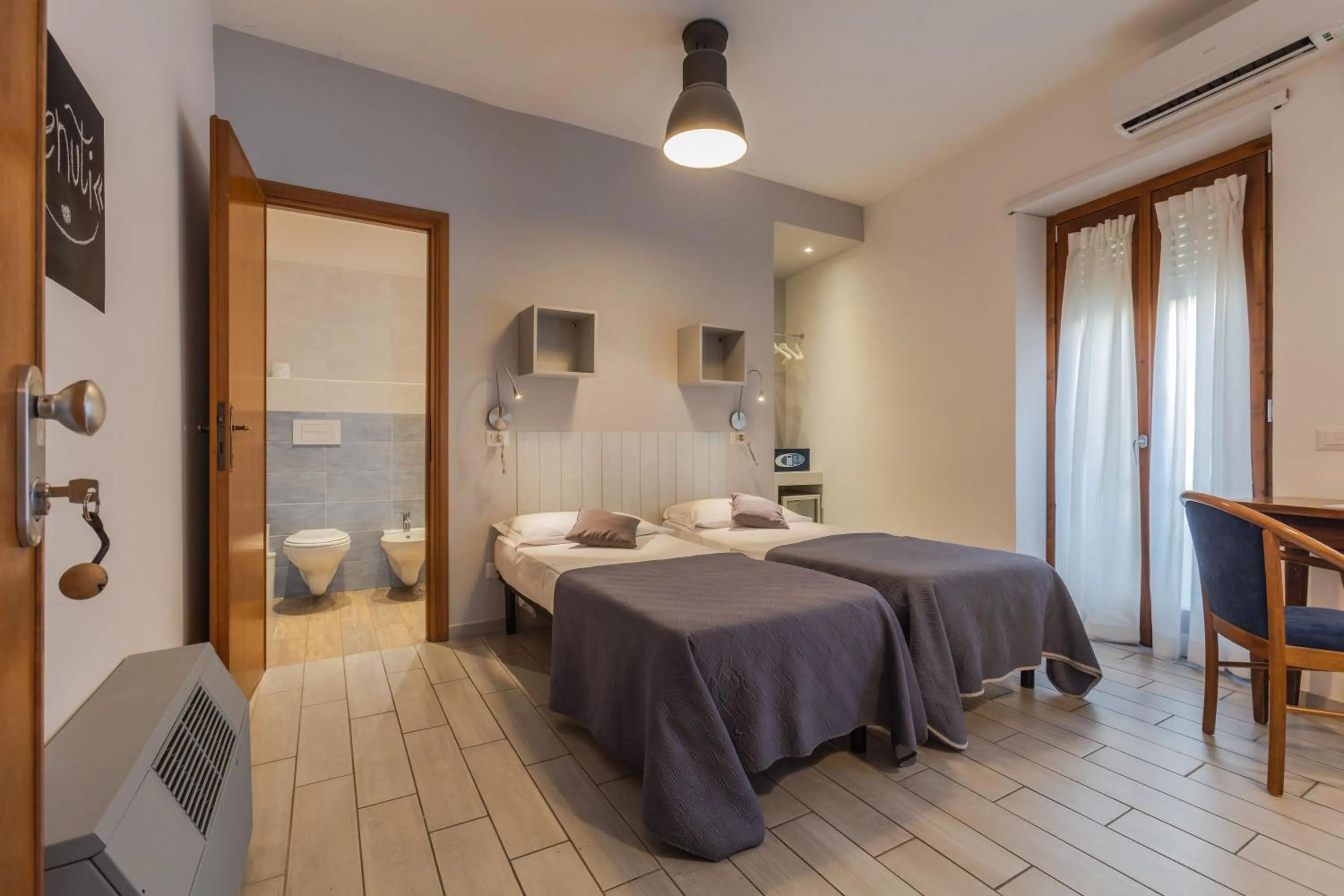 Photo of the whole room, Bed in Hotel Viterbo Inn