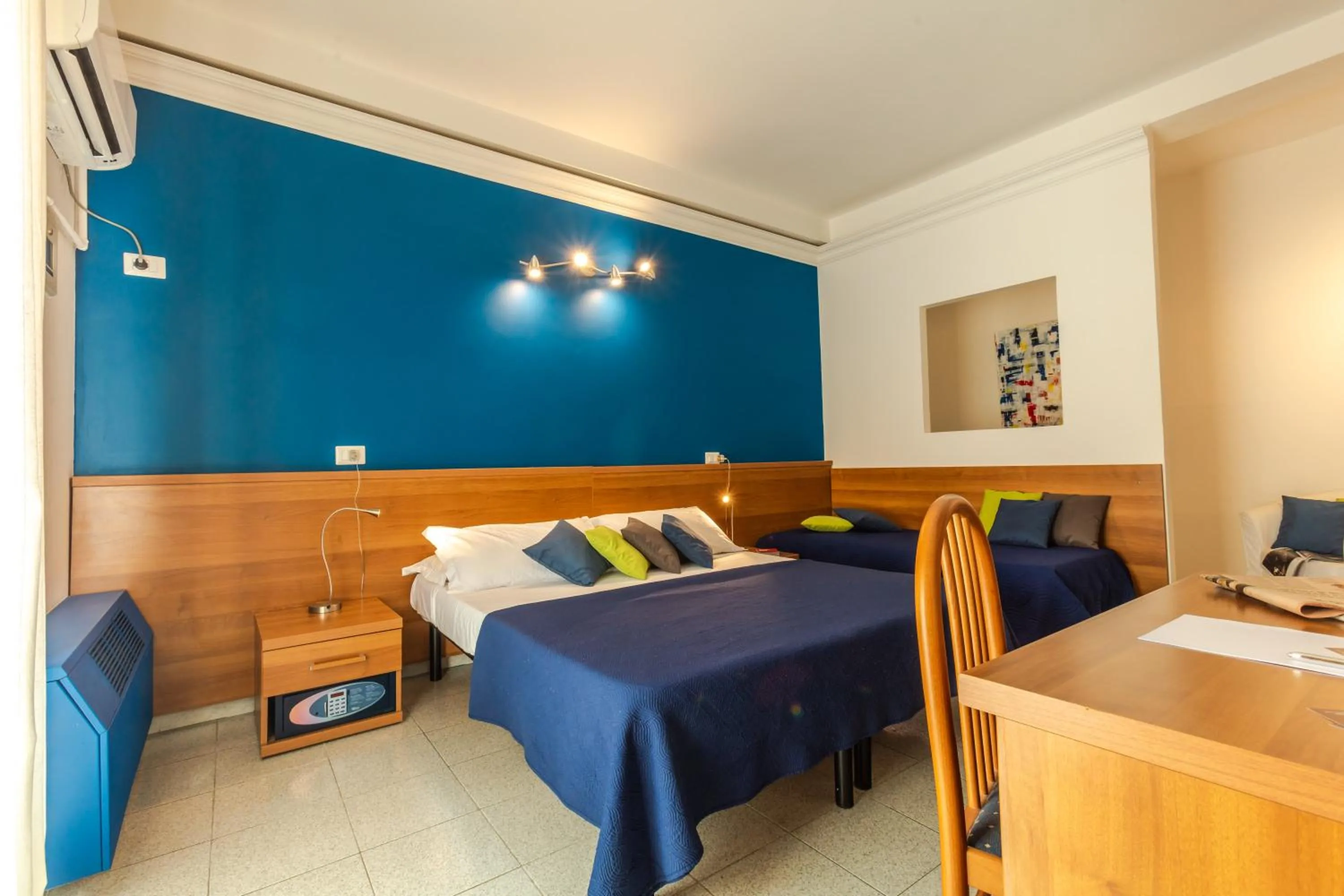 Photo of the whole room, Bed in Hotel Viterbo Inn