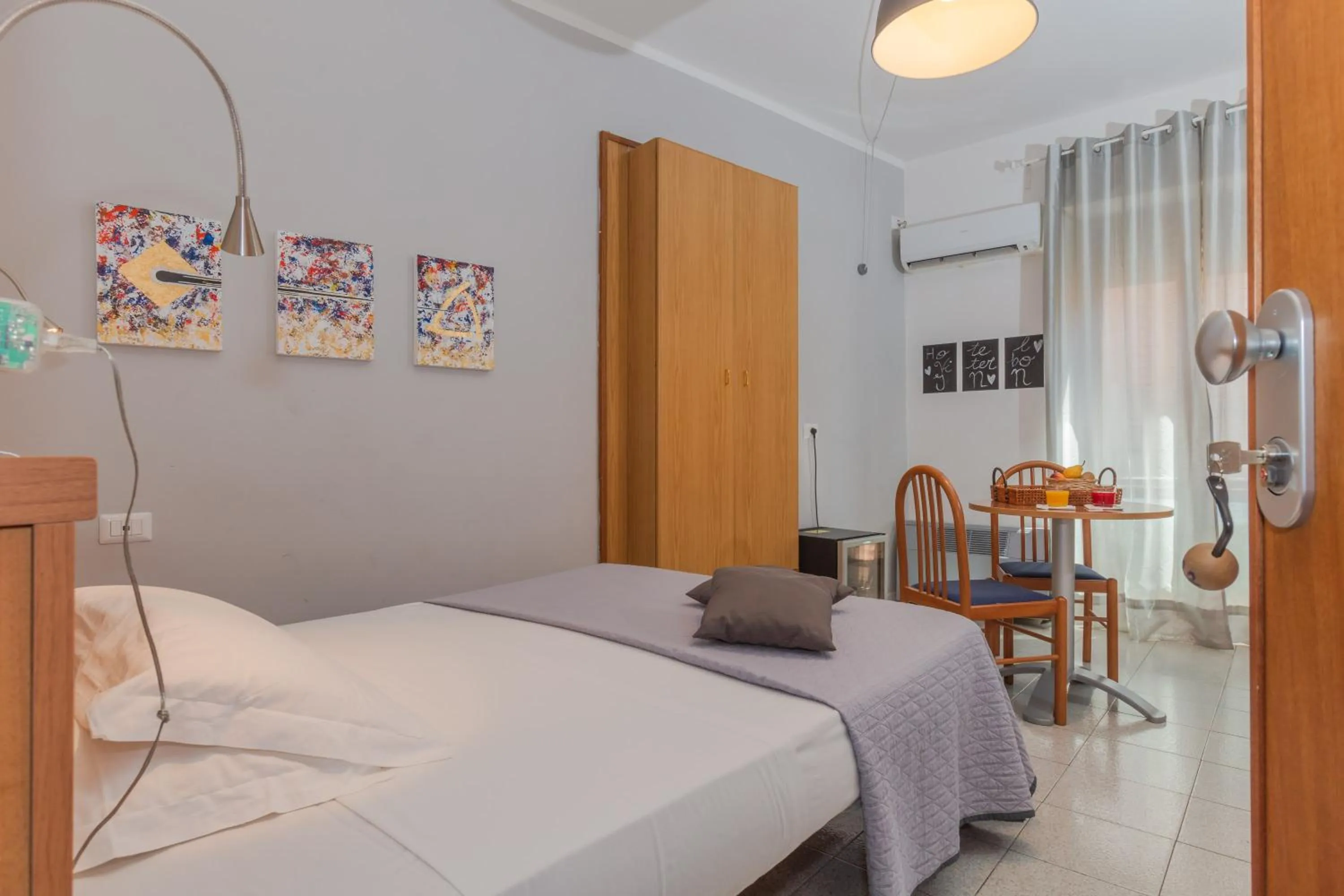 Decorative detail, Bed in Hotel Viterbo Inn