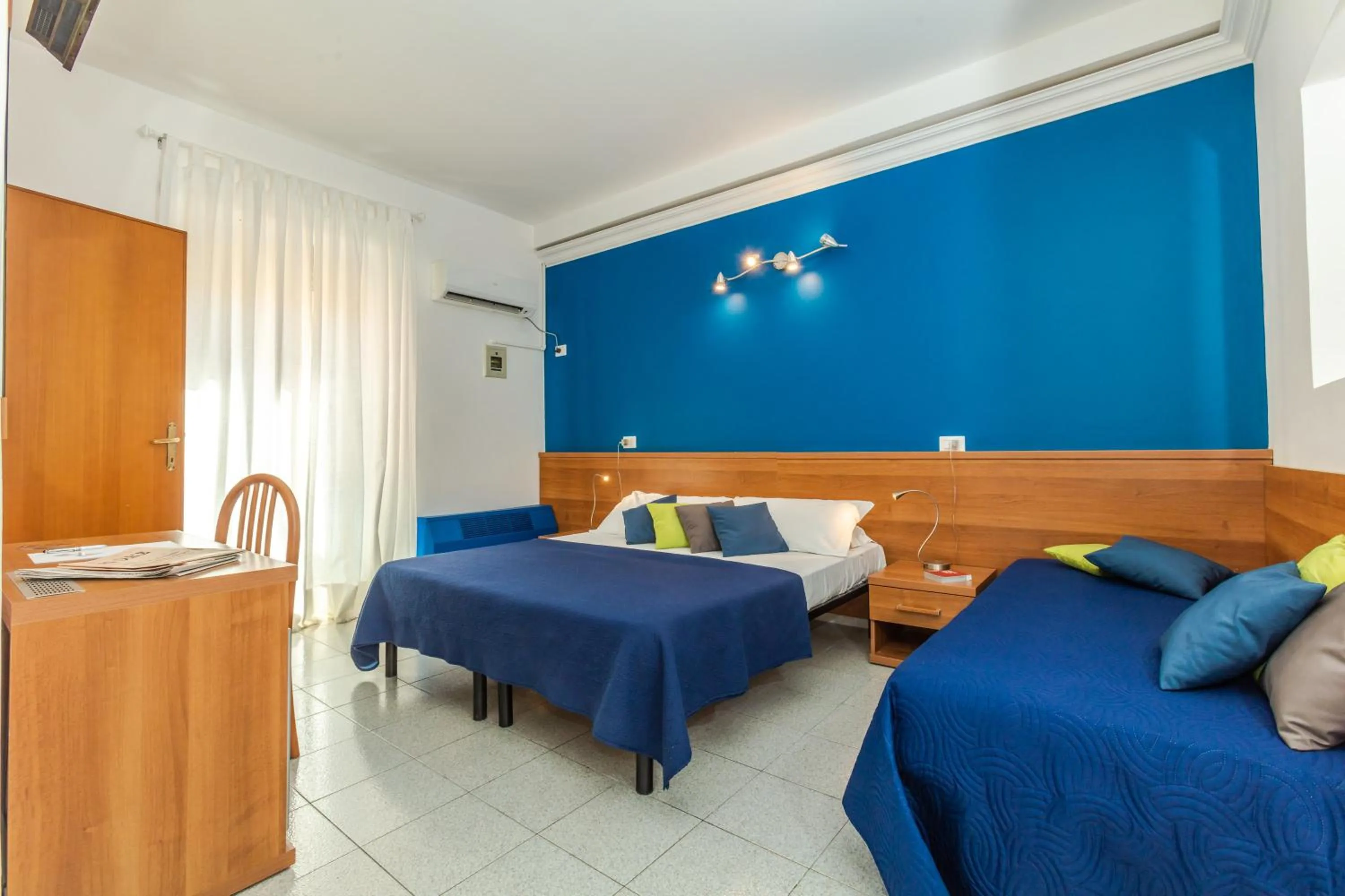 Photo of the whole room, Bed in Hotel Viterbo Inn