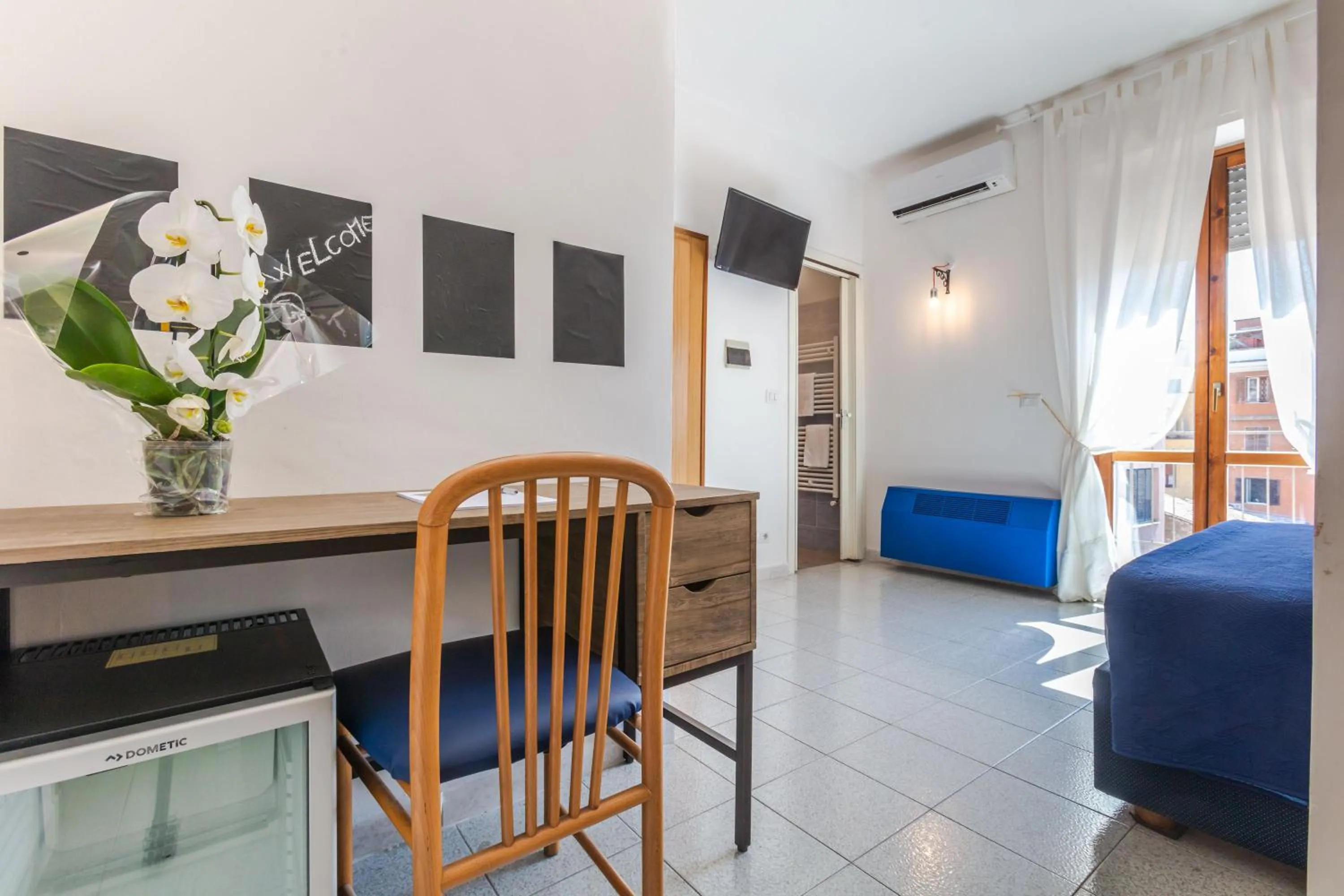 Decorative detail, Bed in Hotel Viterbo Inn