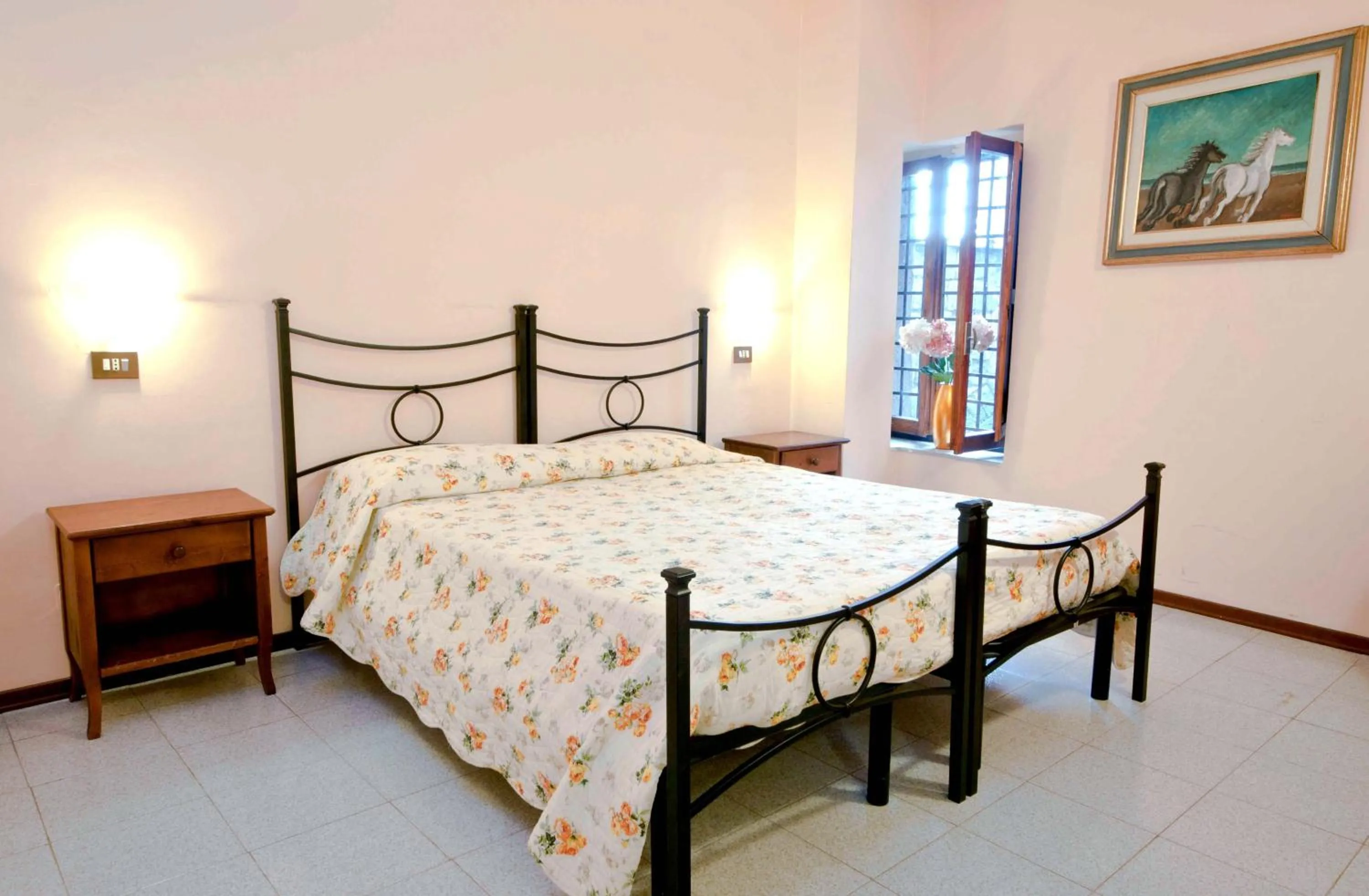 Photo of the whole room, Bed in Hotel Viterbo Inn