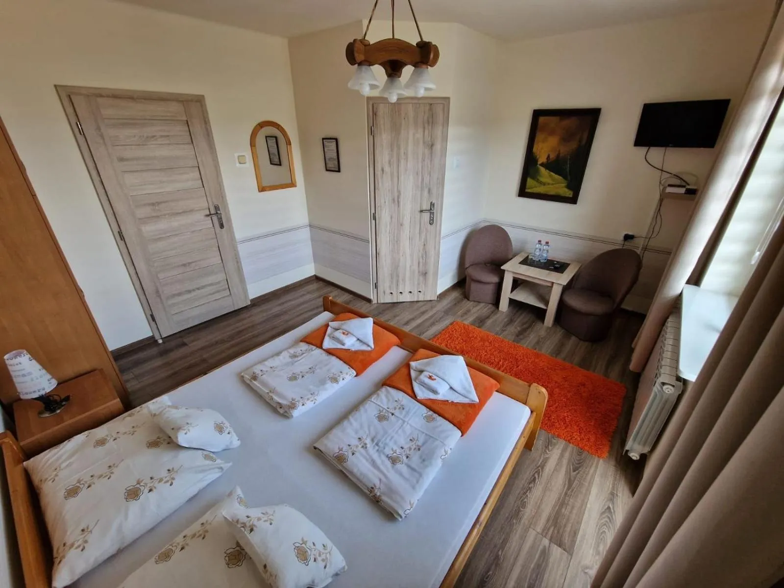 Photo of the whole room, Bed in Irena