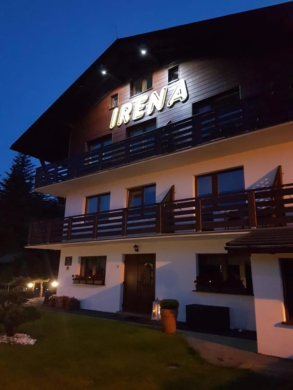 Facade/entrance in Irena