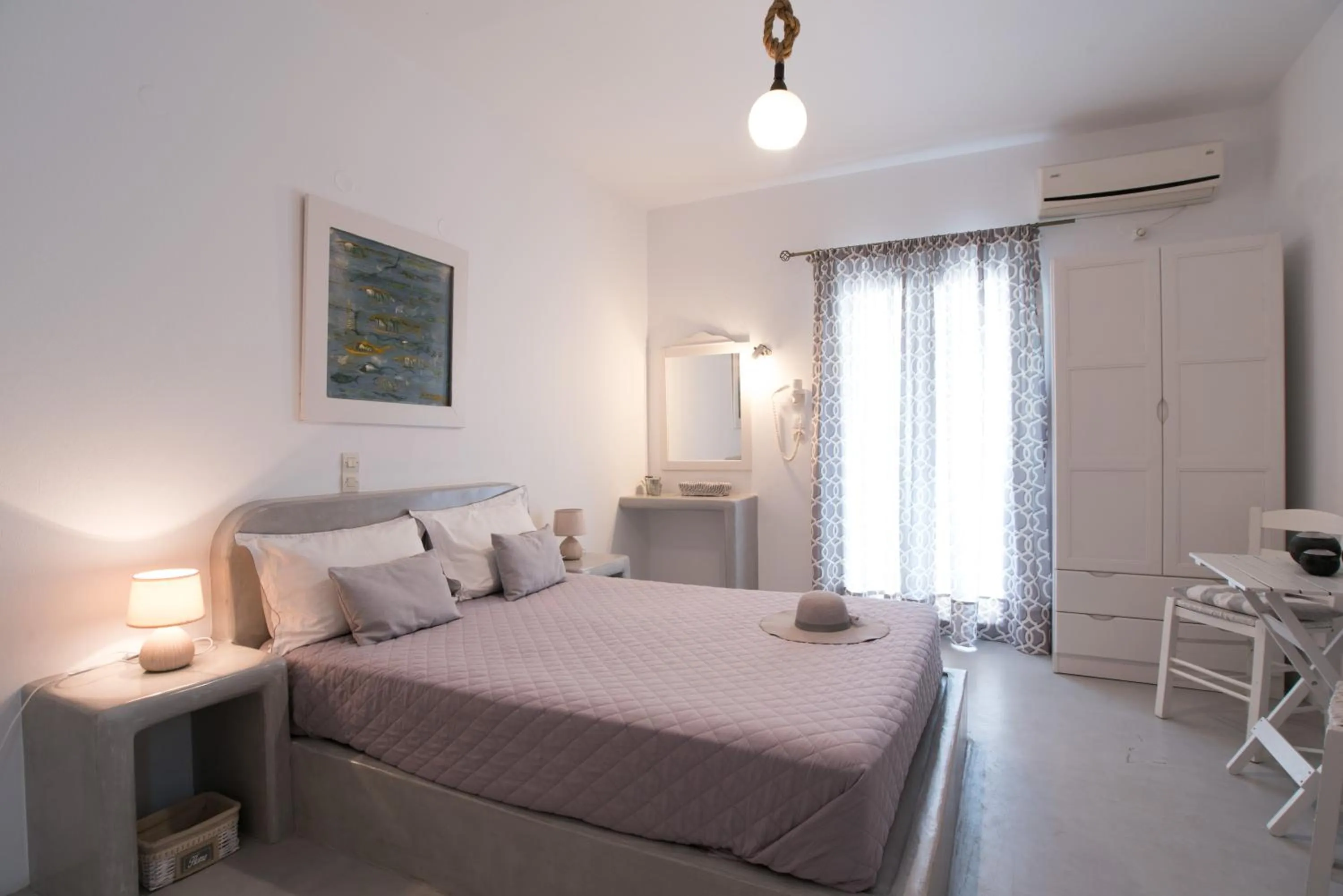 Bed in KrotiriBay adults