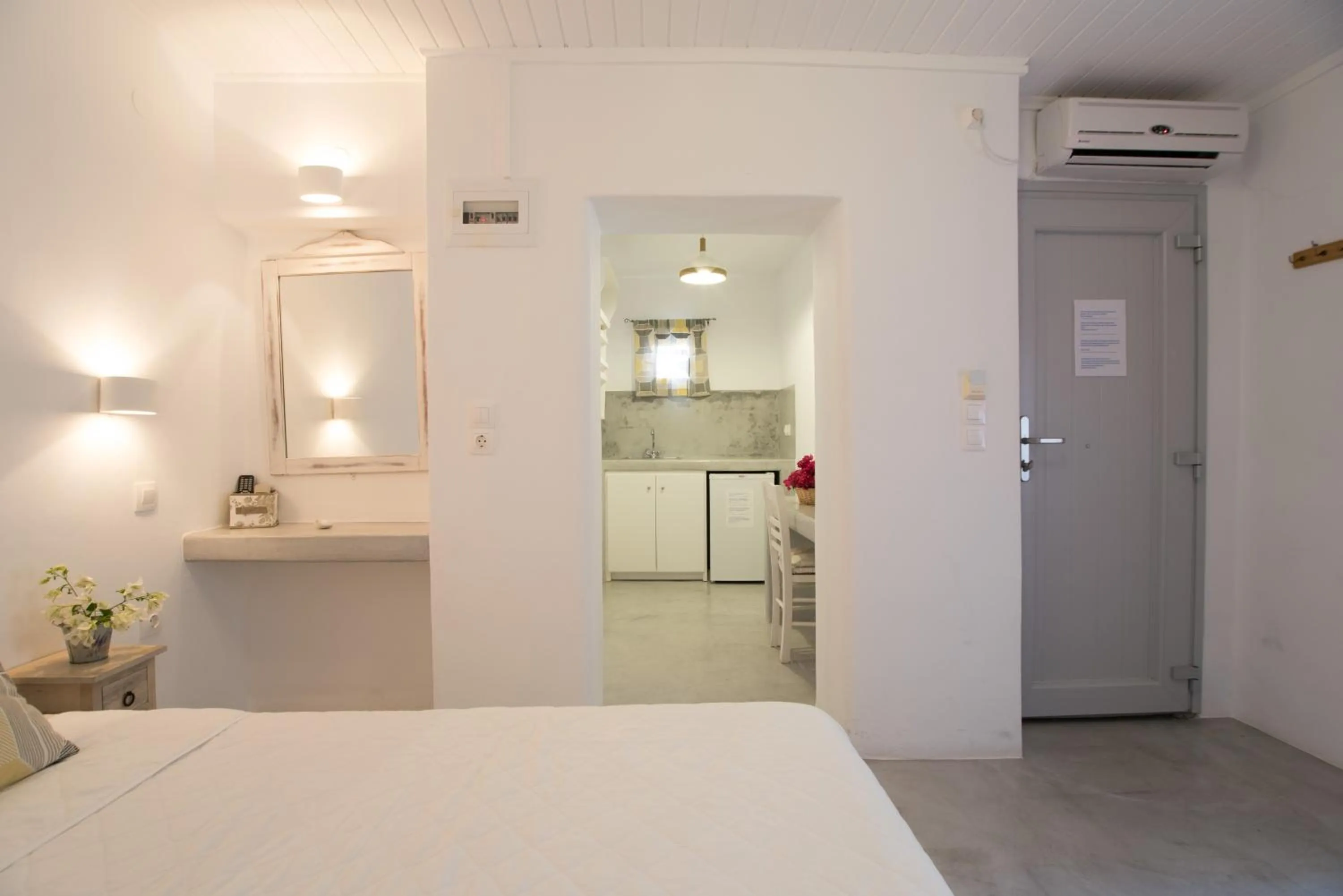 Kitchen or kitchenette, Bed in KrotiriBay adults