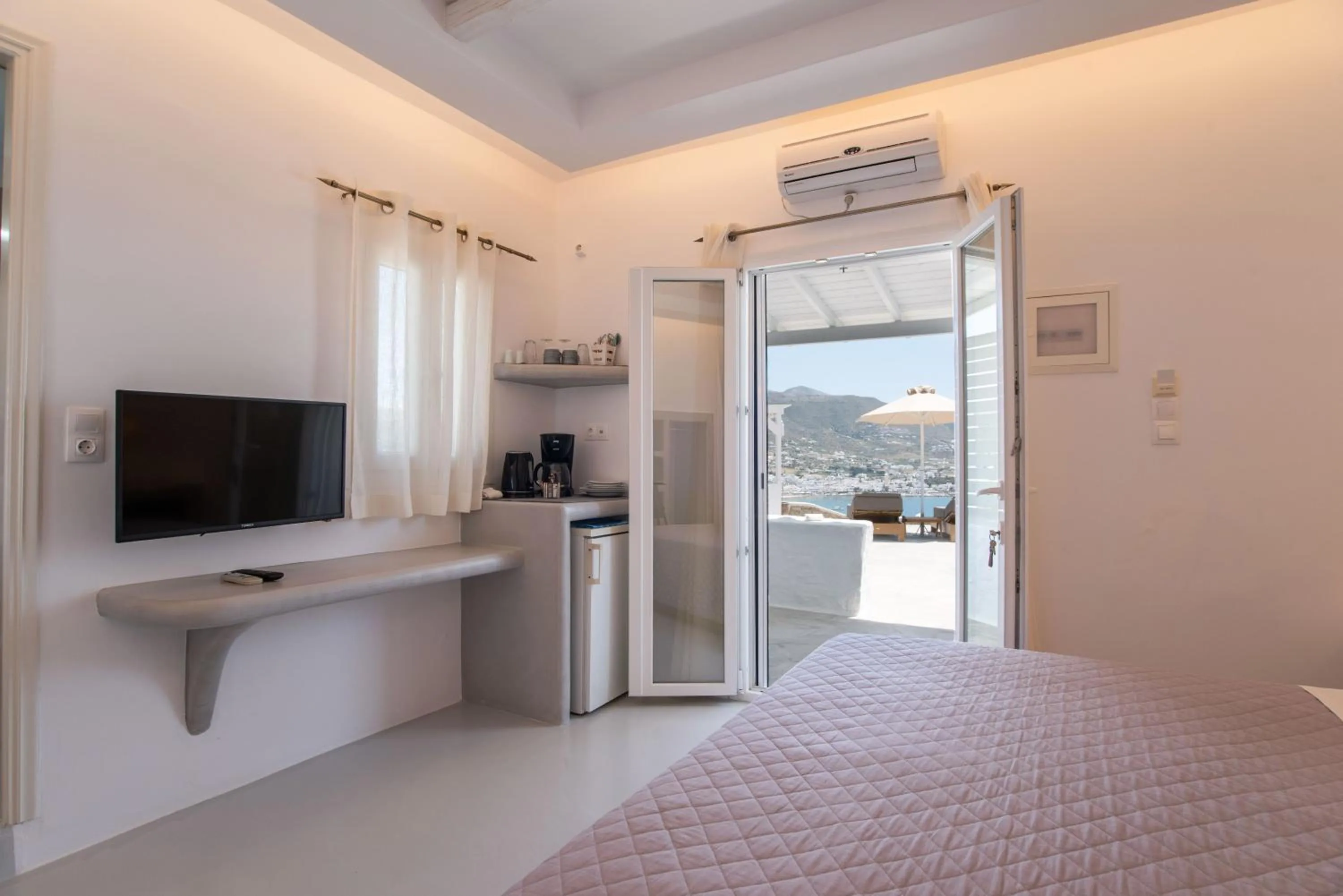 Bed in KrotiriBay adults