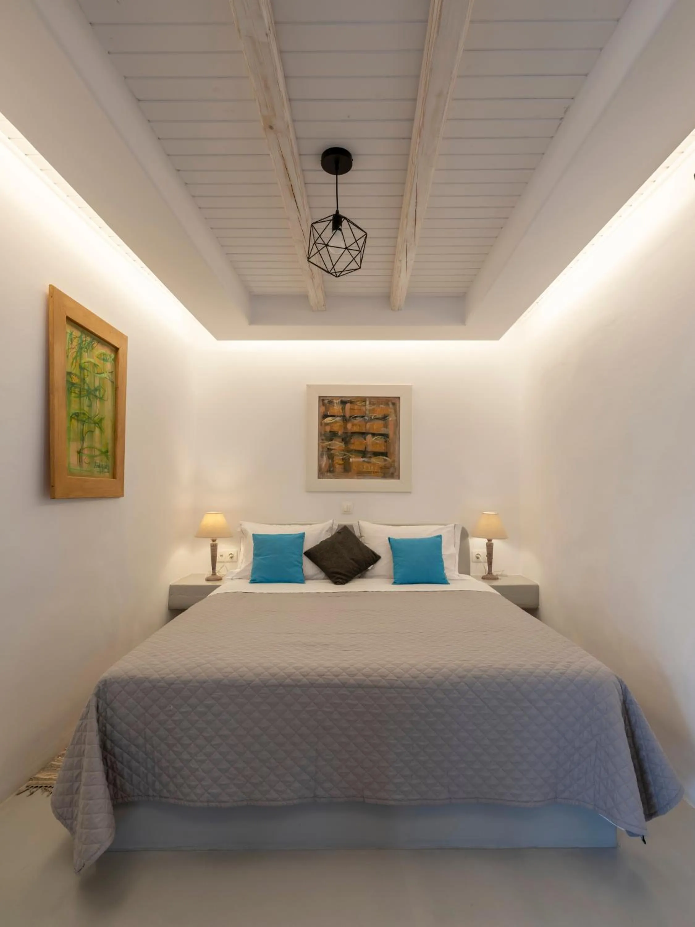 Bed in KrotiriBay adults