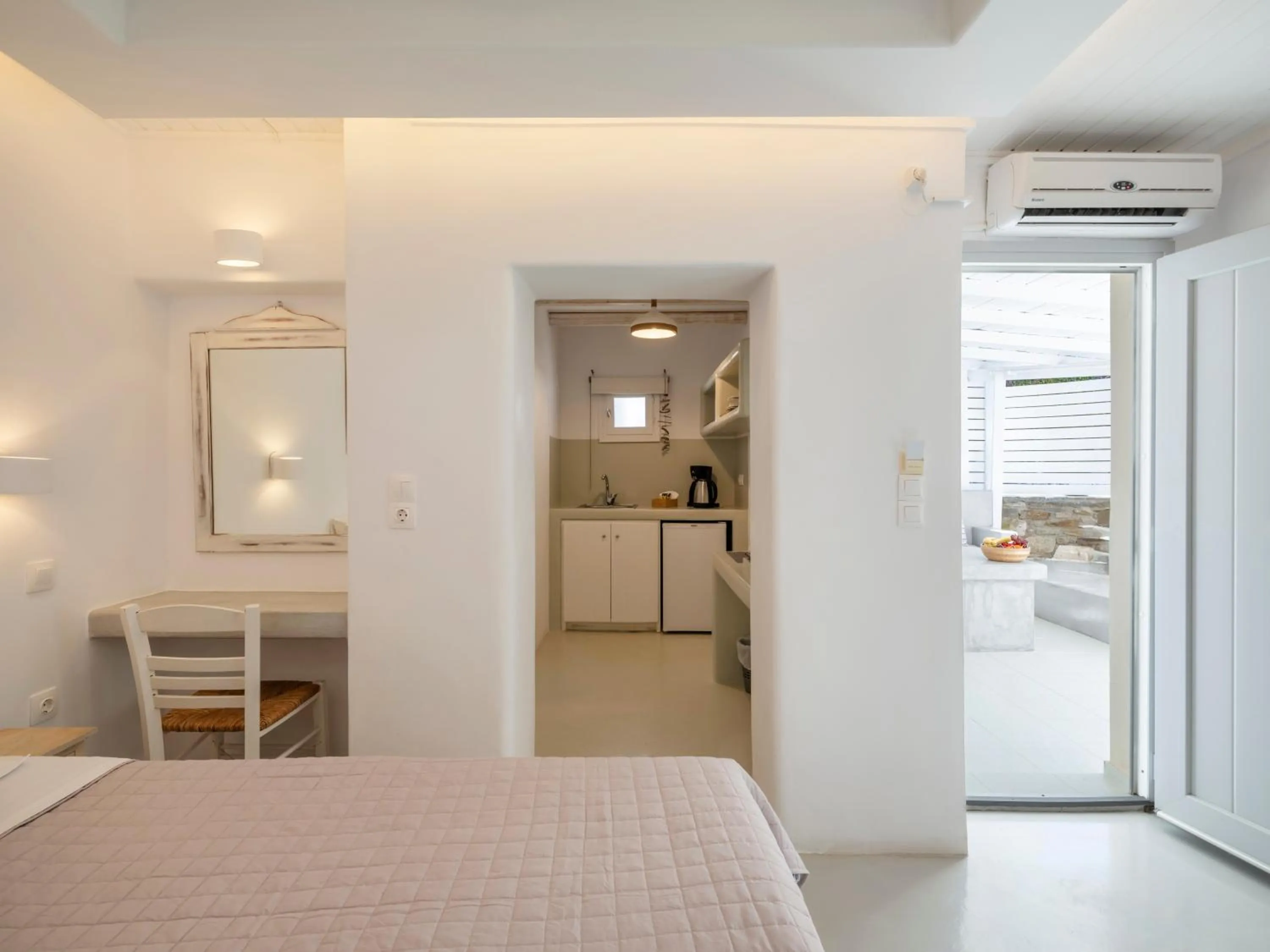 Bed in KrotiriBay adults