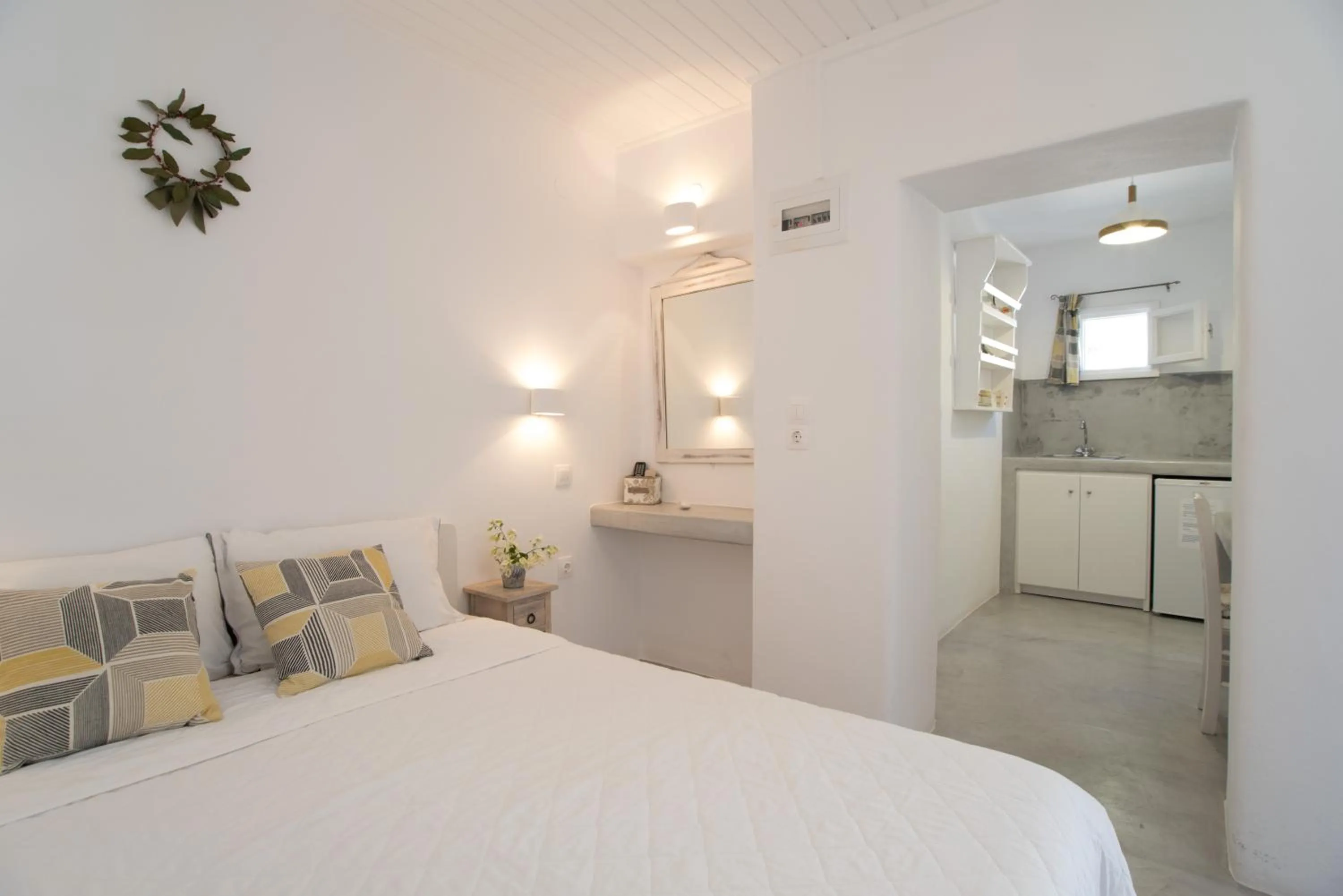 Bed in KrotiriBay adults