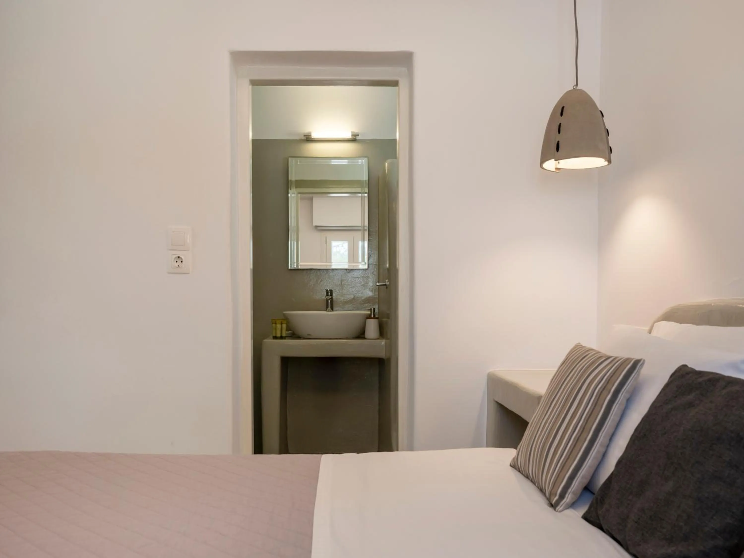 Bed in KrotiriBay adults