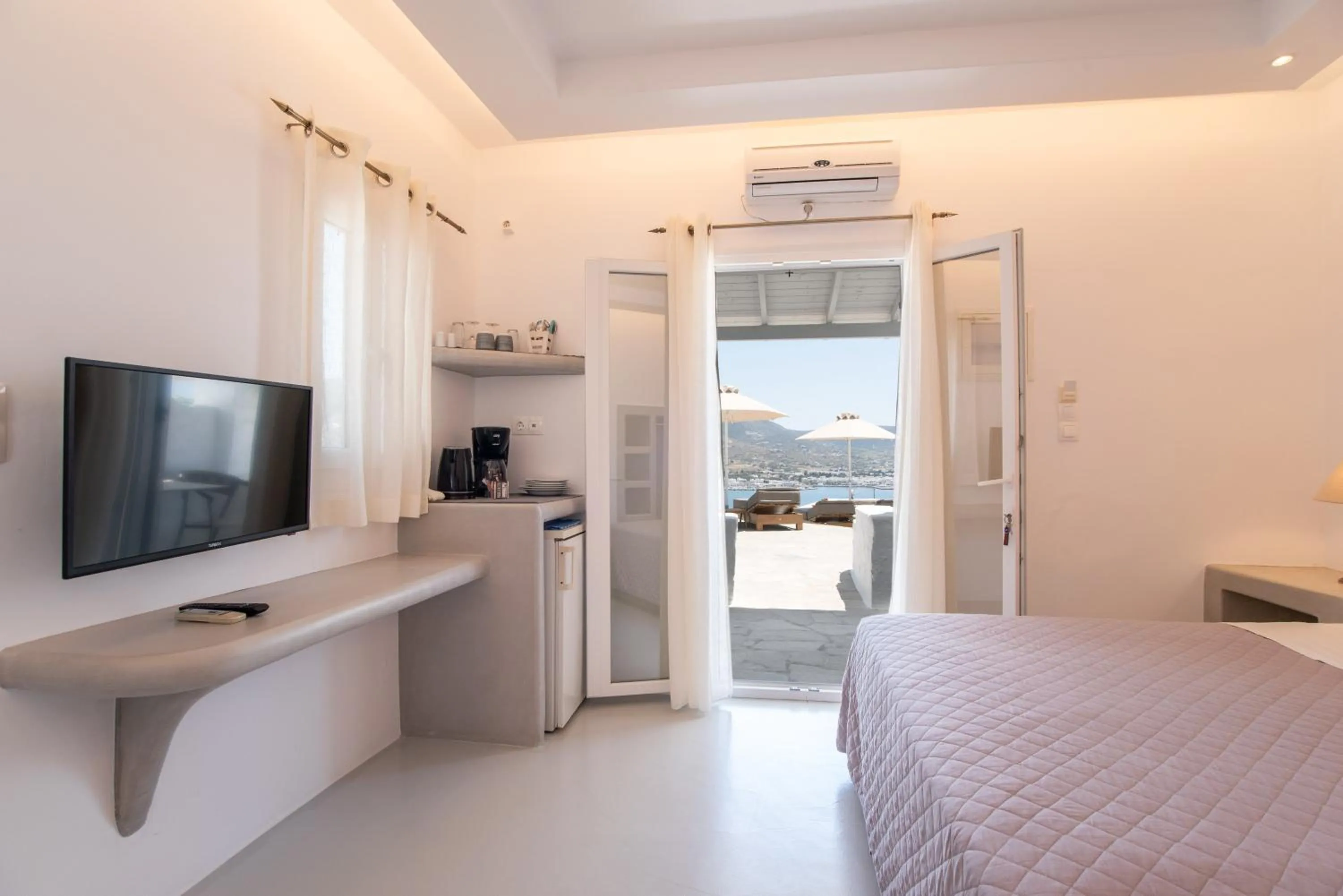 Bed in KrotiriBay adults