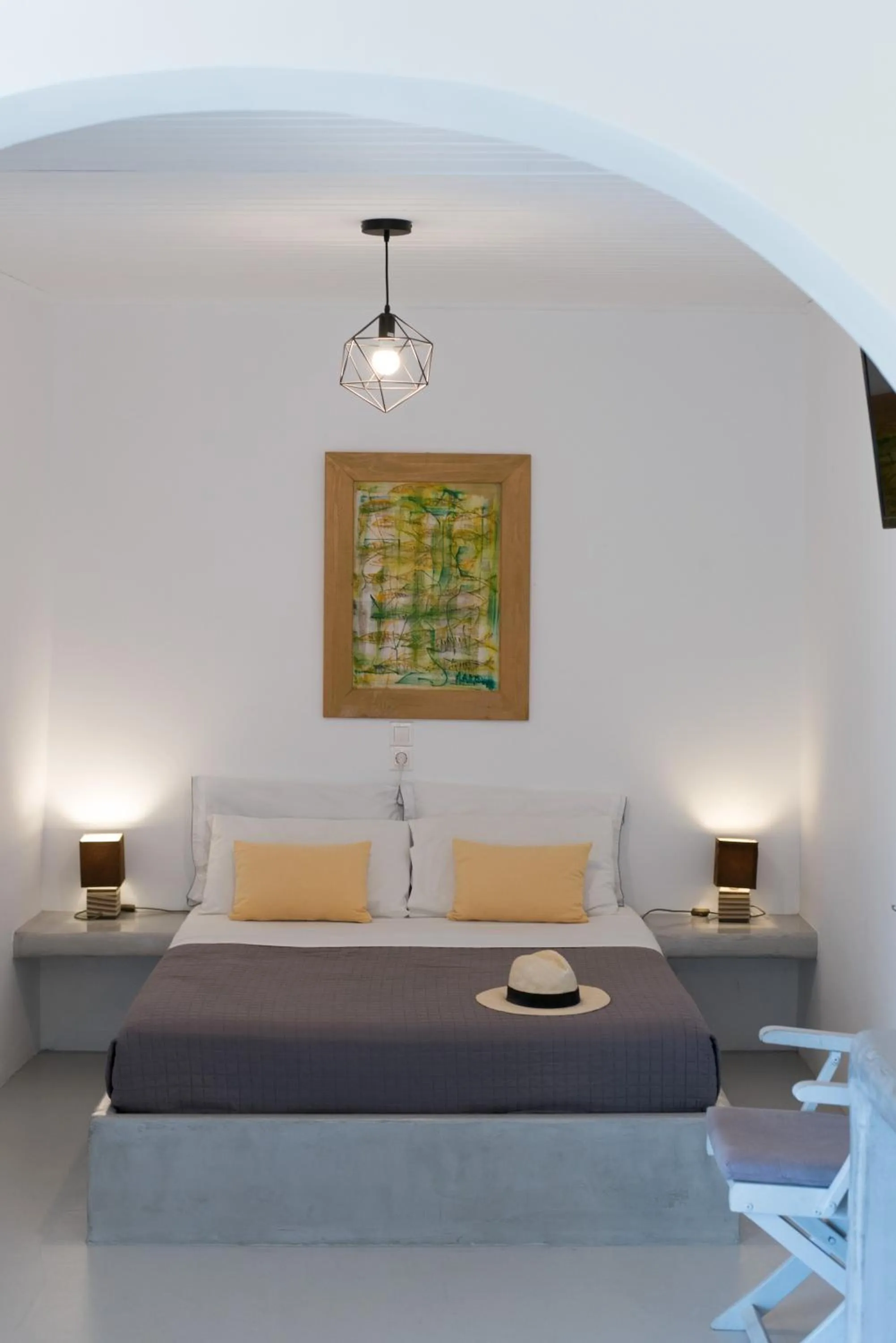 Bed in KrotiriBay adults