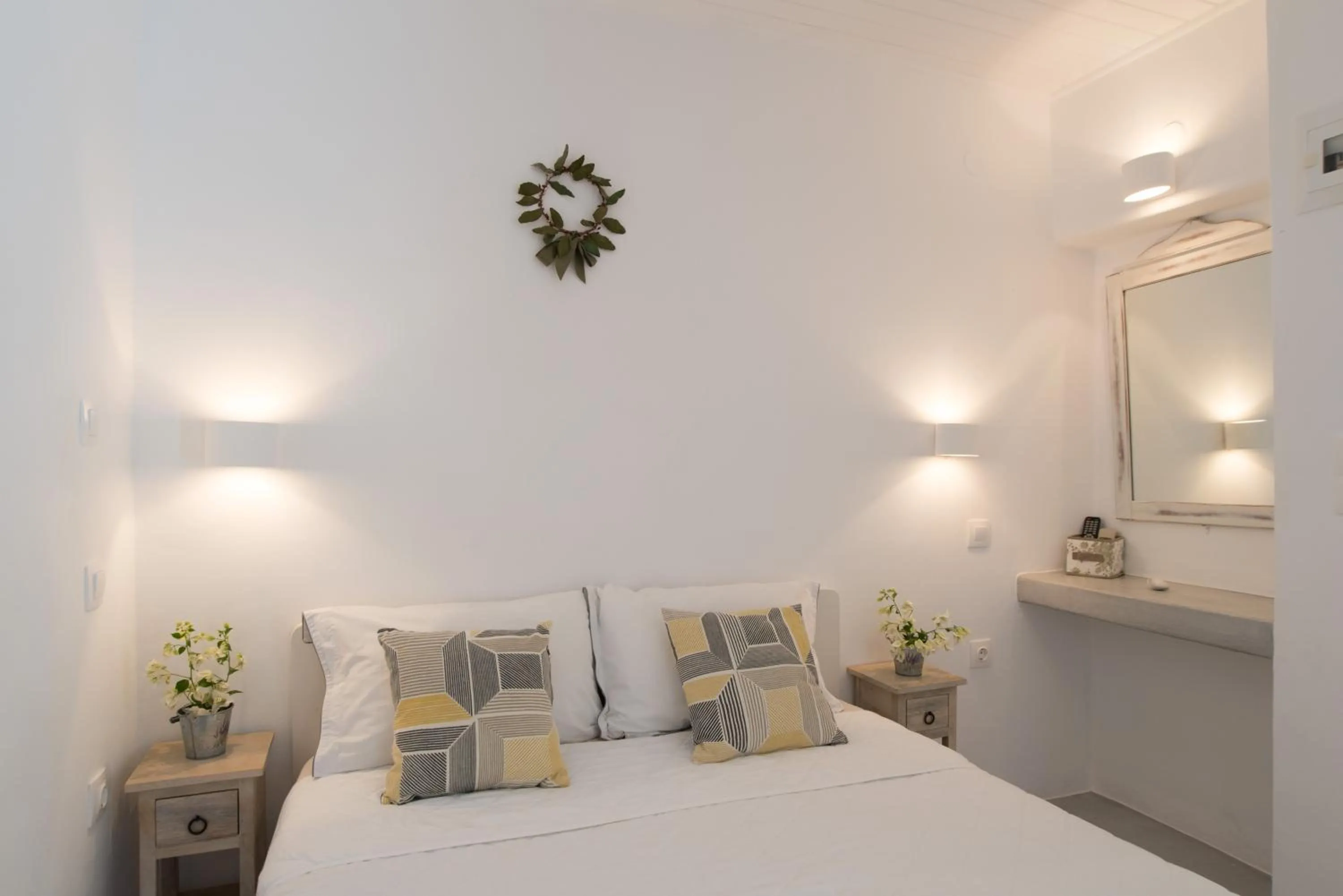 Bed in KrotiriBay adults